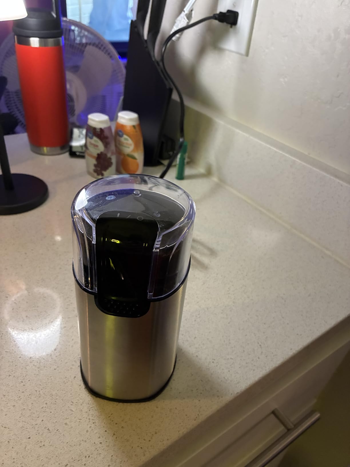 Amazon Basics Fast Electric Coffee Grinder for Home Use, Easy to Use Coffee Bean and Spice Grinder with Heavy-Duty Stainless Steel Grind Blades customer photo 1