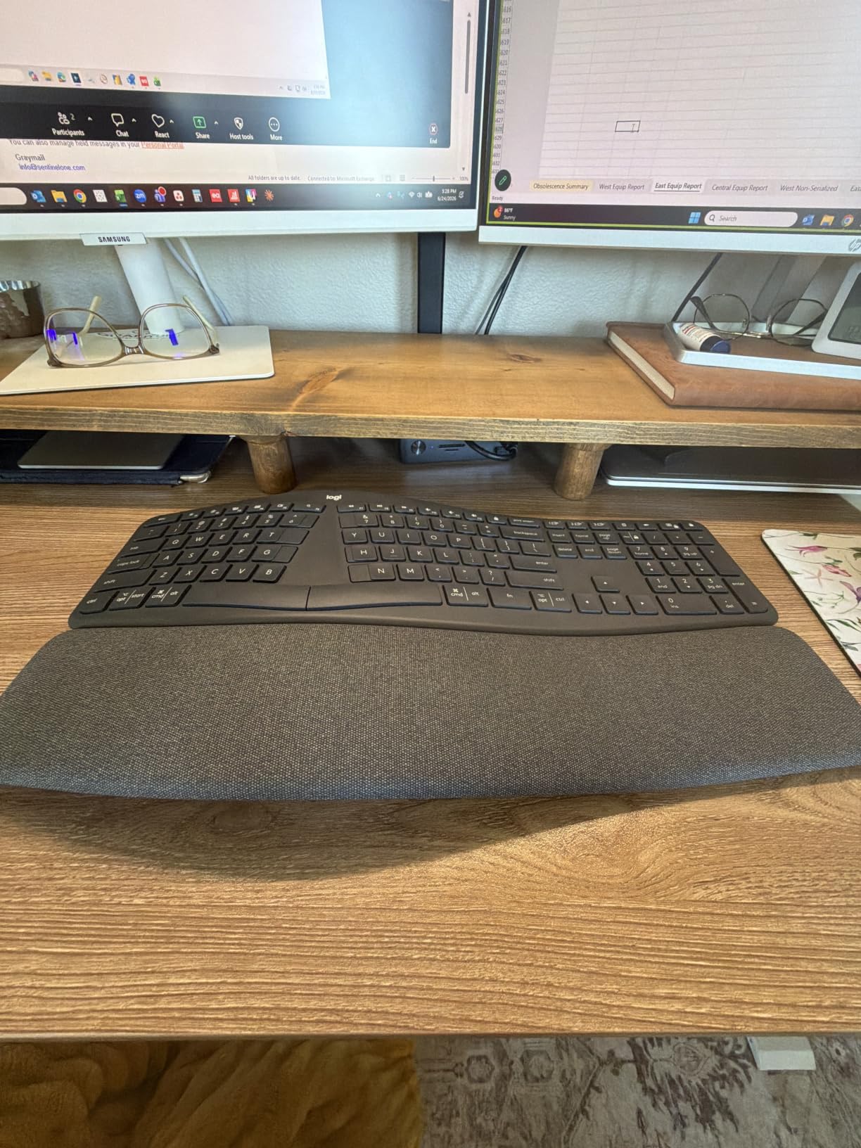Logitech Ergo K860 Wireless Ergonomic Keyboard - Split Keyboard, Wrist Rest, Natural Typing, Stain-Resistant Fabric, Bluetooth and USB Connectivity, Compatible with Windows/Mac, Black customer photo 2
