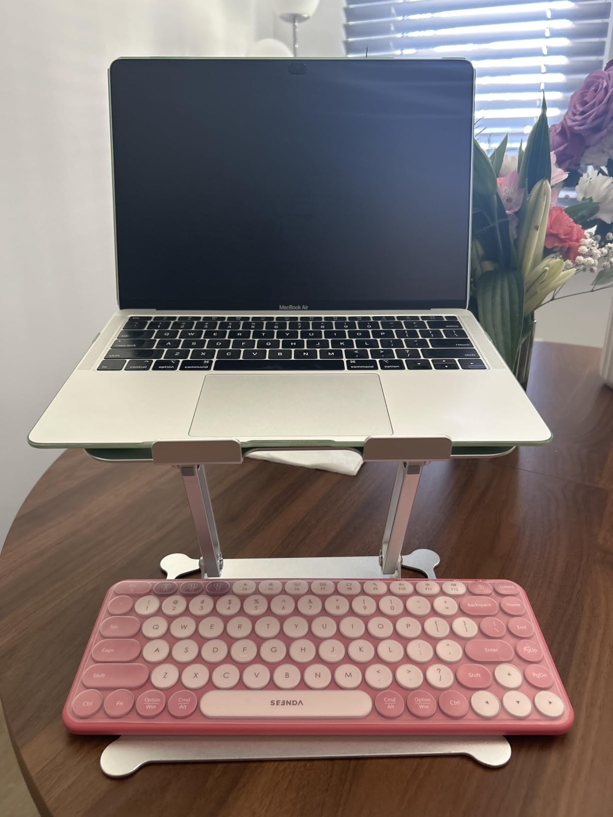Urmust Aluminum Laptop Stand, Portable Laptop Riser, Adjustable Laptop Stand for Desk Foldable, Ergonomic Computer Notebook Holder for MacBook Air Pro HP, Office Desk (10-15.6'')- Black customer photo 2
