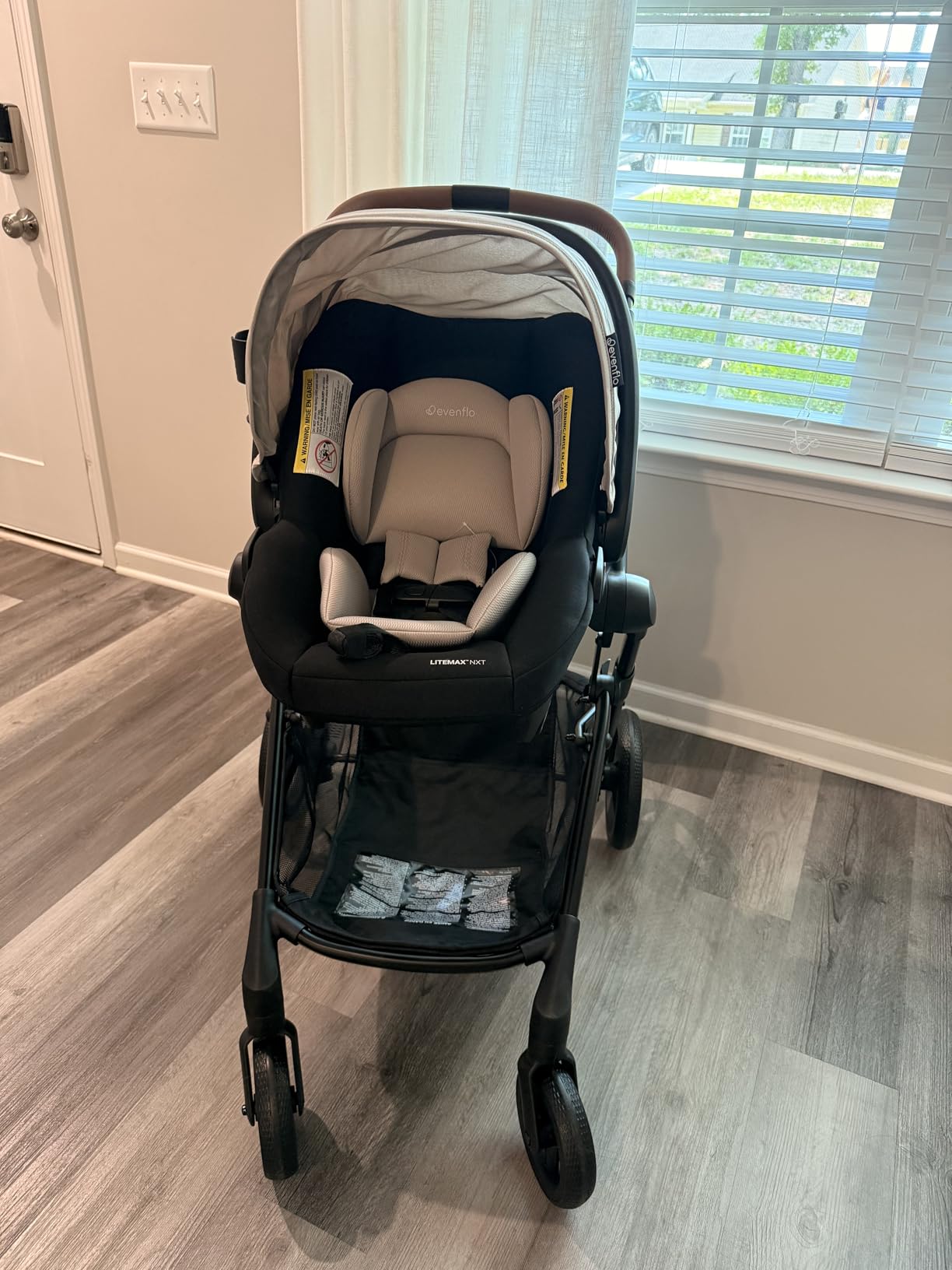 Evenflo Pivot NXT Travel System with LiteMax NXT Preemie and Infant Car Seat customer photo 2