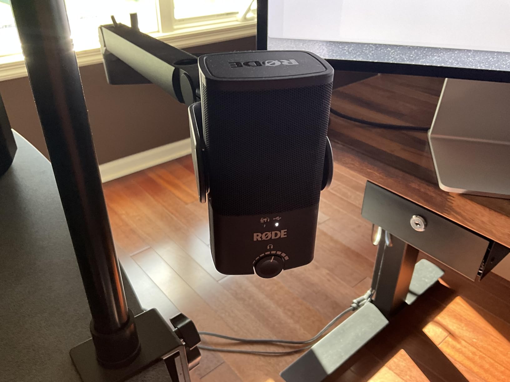 RØDE NT-USB Mini Versatile Studio-quality Condenser USB Microphone with Free Software for Podcasting, Streaming, Gaming, Music Production customer photo 1