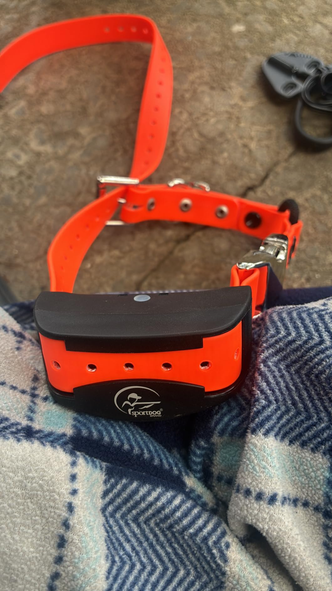SportDOG YardTrainer 300 Remote Dog Trainer - 300-Yard Range | 7 Static Levels Plus Tone & Vibration, DryTek Waterproof, Submersible to 25 Ft, Dogs 8 Lb+, Rechargeable. customer photo 2