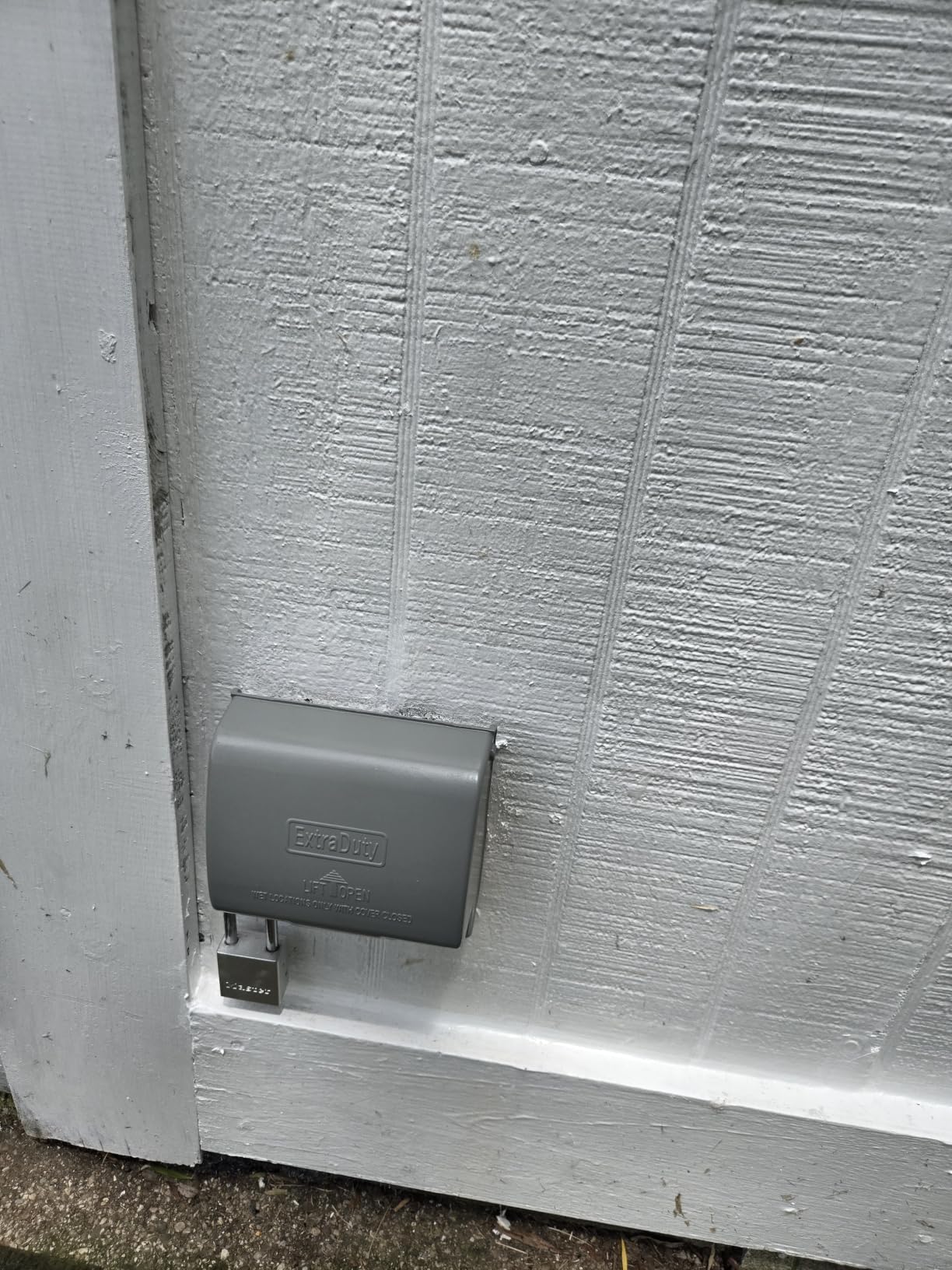 Sealproof 1-Gang Vertical Metal Weatherproof Lockable While In Use Outdoor Outlet Receptacle Cover, 7-in-1 Configurations customer photo 1