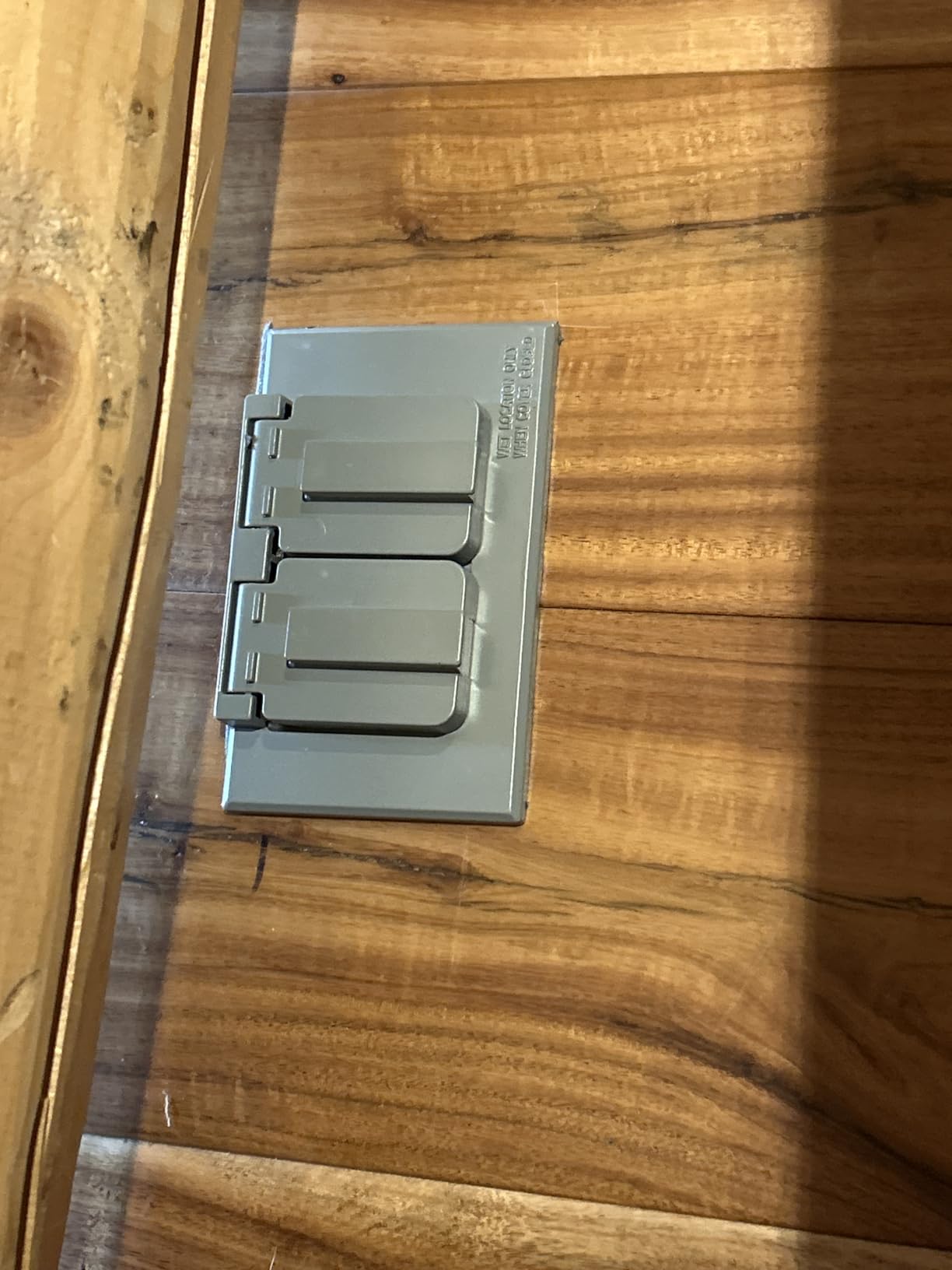 Sealproof 1-Gang Duplex Horizontal Weatherproof Outlet Cover, Single Gang Duplex Electrical Power Receptacle Protector, UL Listed, Bronze customer photo 2