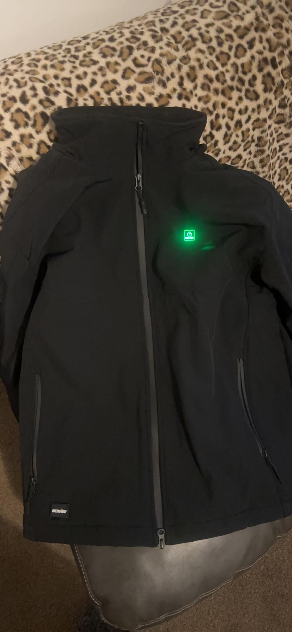 DEWBU Soft Shell Heated Jacket for Men with 12V Battery Pack and Detachable Hood Outdoor Electric Heating Coat customer photo 1