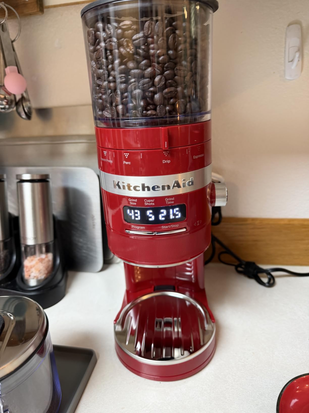 KitchenAid Burr Coffee Grinder, KCG8433, Empire Red | Smart Dosing Technology for Ideal Grounds, 70 Grind Settings for All Brew Methods, Removable matte Hopper for Easy Cleaning customer photo 2
