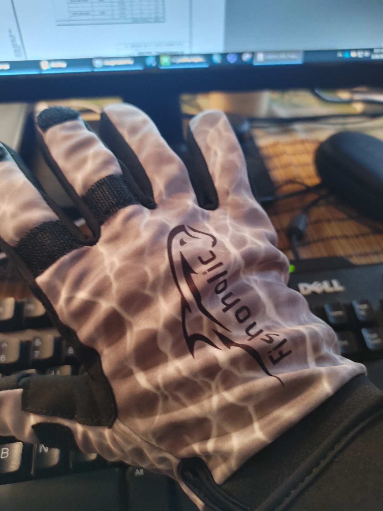 Fishoholic Cold Weather Fishing Gloves w' Super Grip for Men and Women Winter Kayaking Paddling Biking Hiking Rowing or Taking Photos Fishaholic customer photo 1