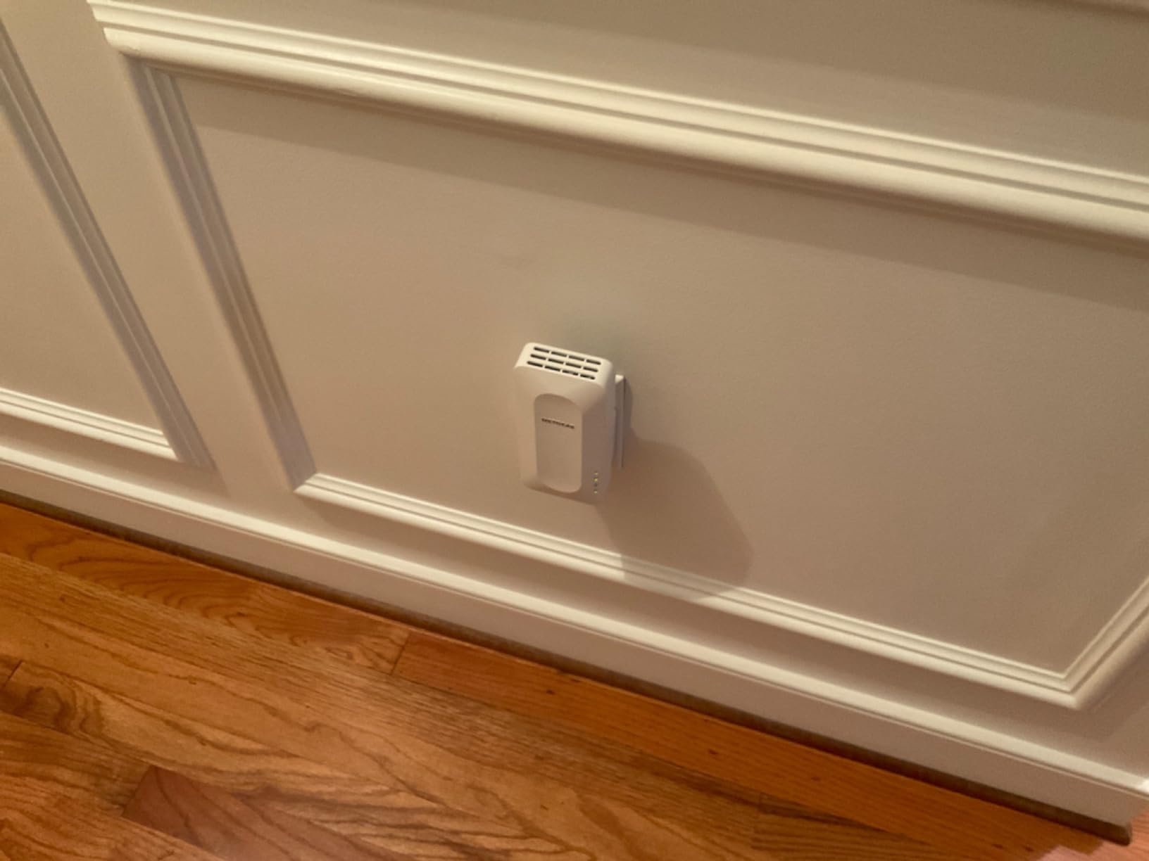NETGEAR WiFi 6 Mesh Range Extender (EAX15) - Add up to 1,500 sq. ft., 20 Devices with AX1800 Dual-Band Wireless Signal Repeater (up to 1.8 Gbps Speed), WPA3 Security, One Network Name customer photo 2
