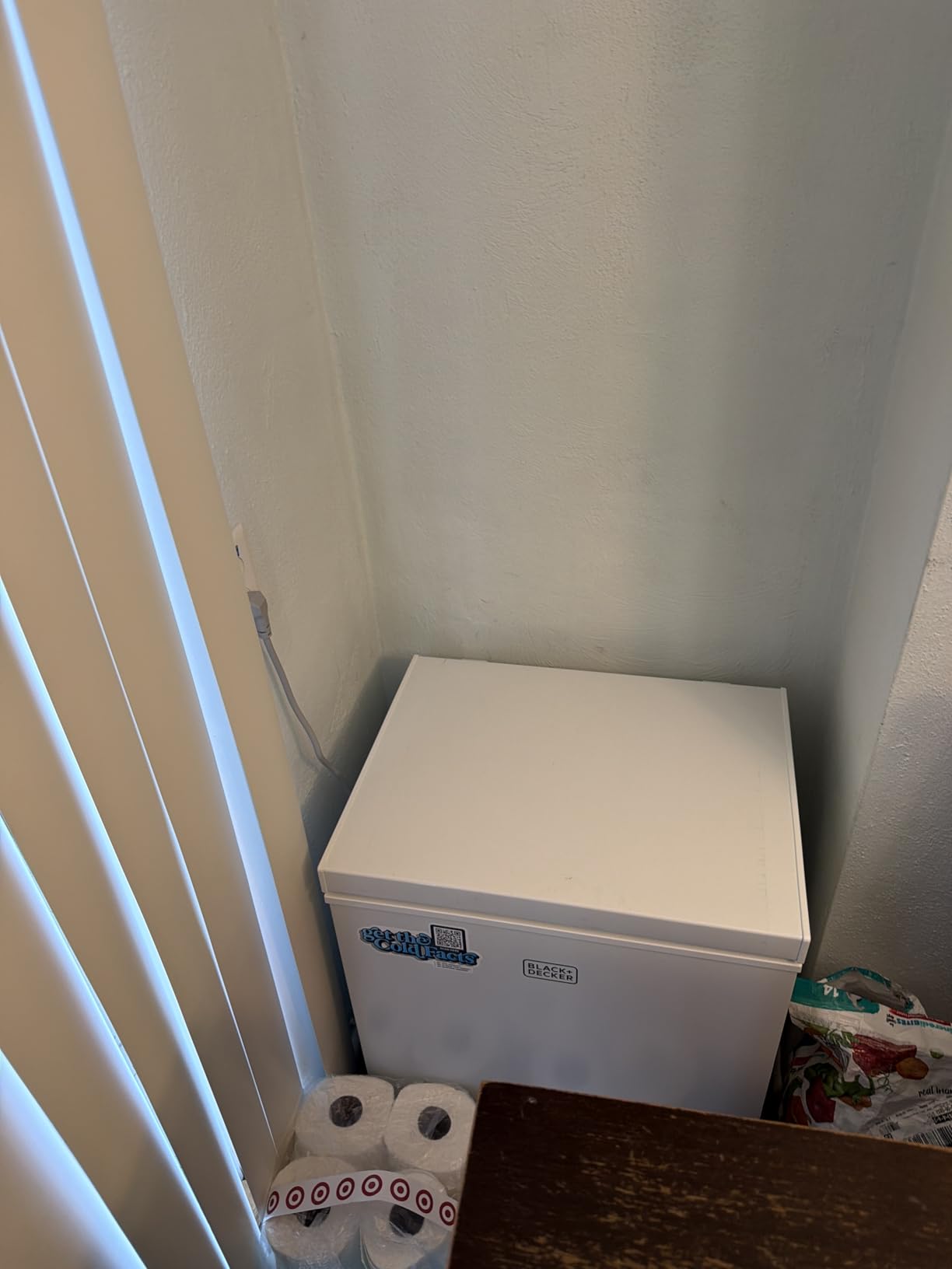 BLACK+DECKER 3.4 Cu. Ft. Chest Freezer, BCFK356, White | Deep Freezer Holds Up To 119 Lbs. of Frozen Food, Removable Storage Basket, Mechanical Temperature Control, Manual Defrost customer photo 2