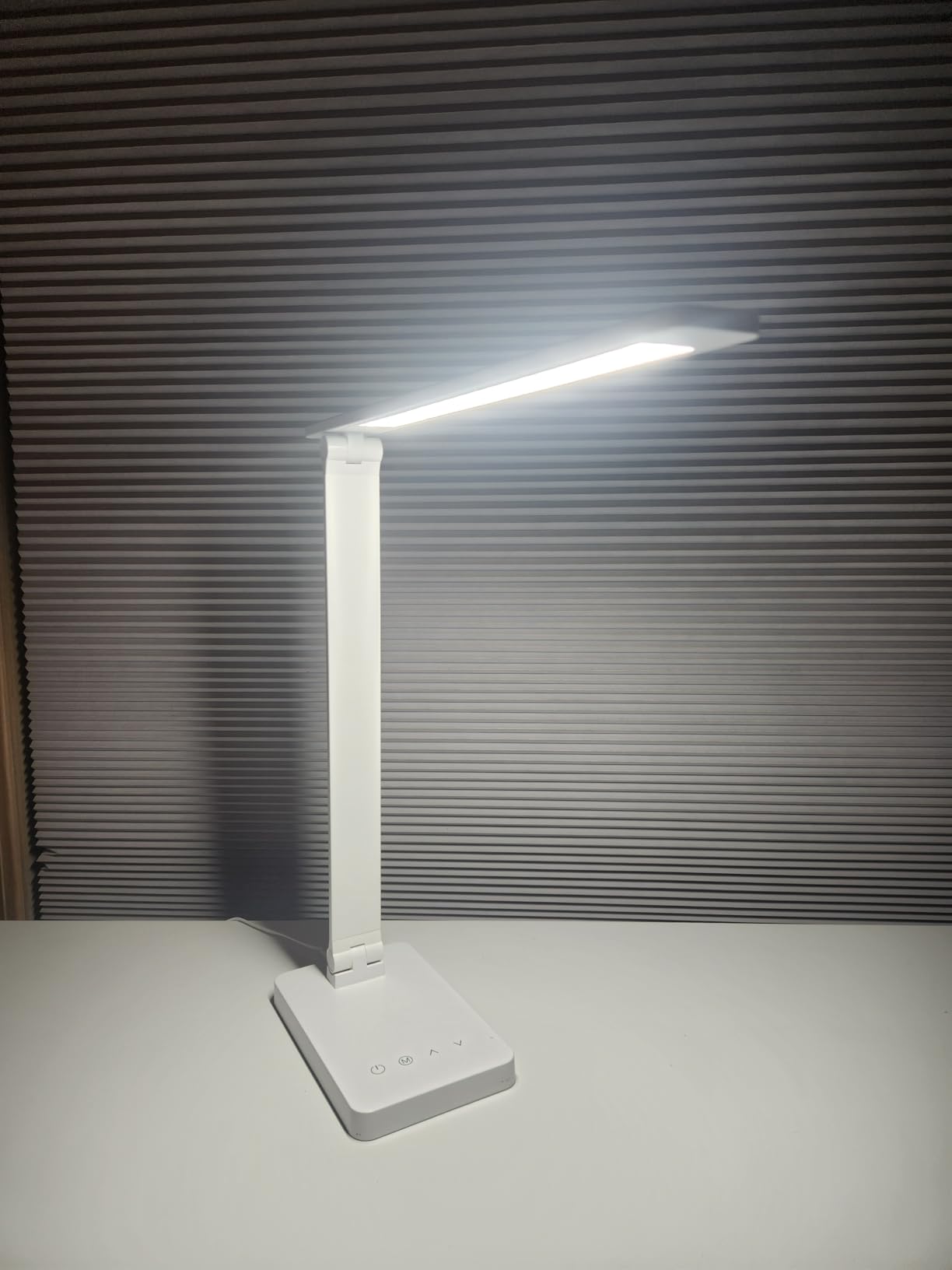 Lepro LED Desk Lamp, Metal Desk Light 9.5W 800lm, Best Task Lamp, 5 Color Modes 5 Brightness Level, Dimmable Home Office Desktop Lamp for Reading, Crafting, Sewing, Puzzle, Nail, White customer photo 2