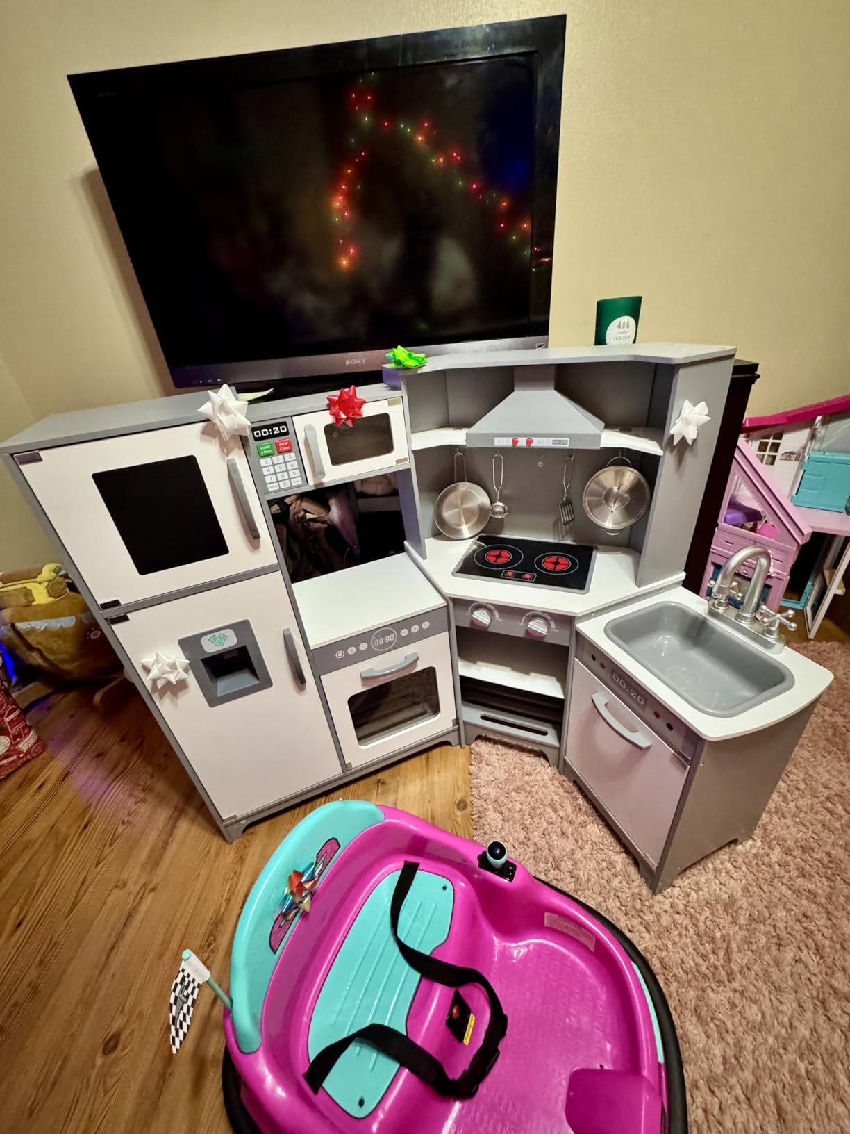 Amazon Basics Kids Corner Interactive Wooden Play Kitchen Set, Stove, Oven, Sink, Fridge and Accessories for Toddlers, Preschoolers, Children Age 3+ Years, Espresso/Gray customer photo 1
