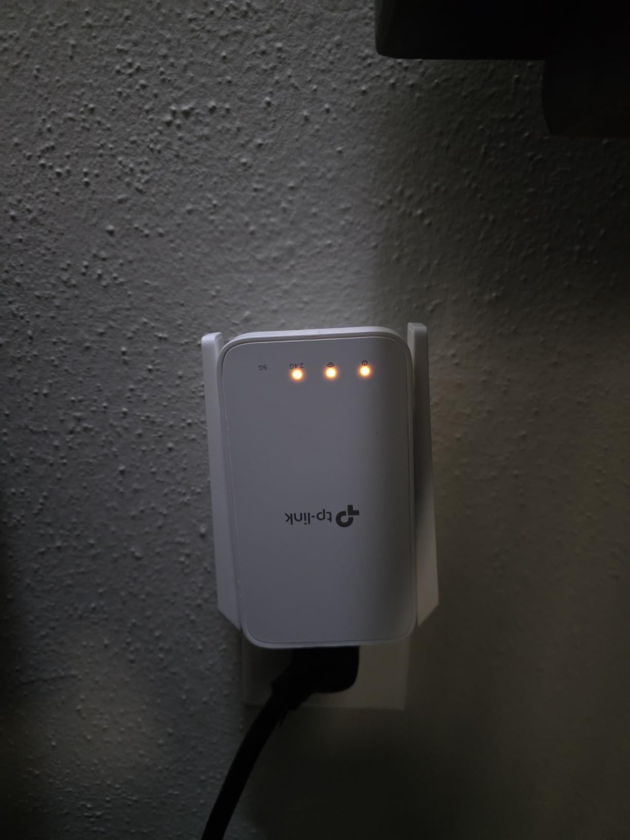 TP-Link AC1200 WiFi Extender - 1.2Gbps Home Signal Booster, Dual Band 5GHz/2.4GHz, Up to 1600 Sq.ft and 32 Devices, EasyMesh Compatible, One Ethernet Port (RE315) customer photo 2