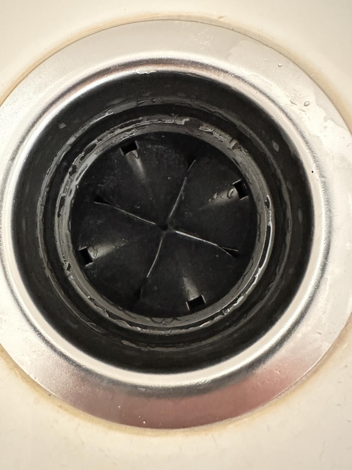Frigidaire 1/2 HP Corded Garbage Disposal for Kitchen Sinks, FF05DISPC1 customer photo 2