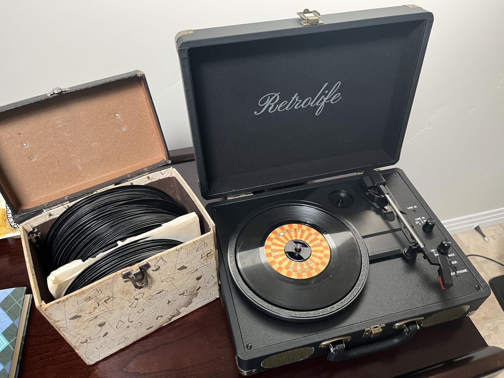 Retrolife Vinyl Record Player 3-Speed Bluetooth Suitcase Portable Belt-Driven Record Player with Built-in Speakers RCA Line Out AUX in Headphone Jack Vintage Turntable, Black customer photo 1