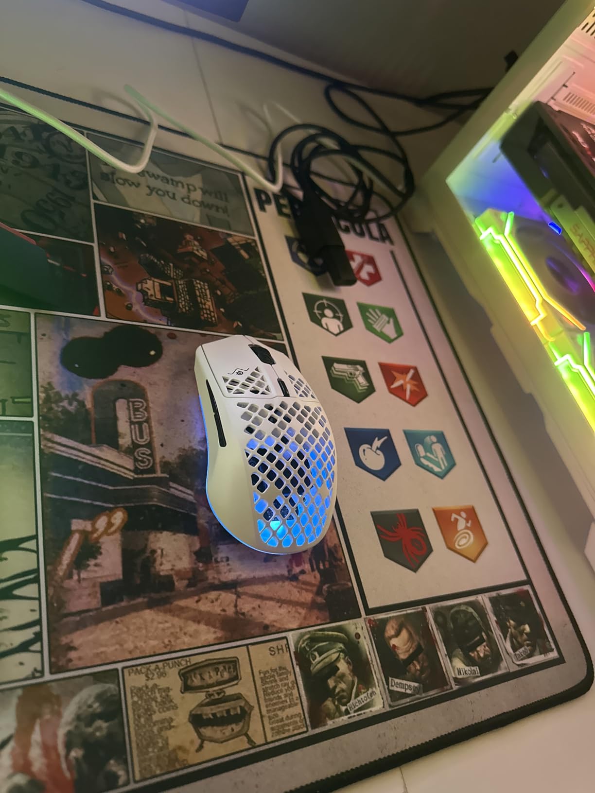 SteelSeries Aerox 3 Wireless - Holey RGB Gaming Mouse - Ultra-lightweight Water Resistant Design - 18K DPI TrueMove Air Optical Sensor - Snow customer photo 2
