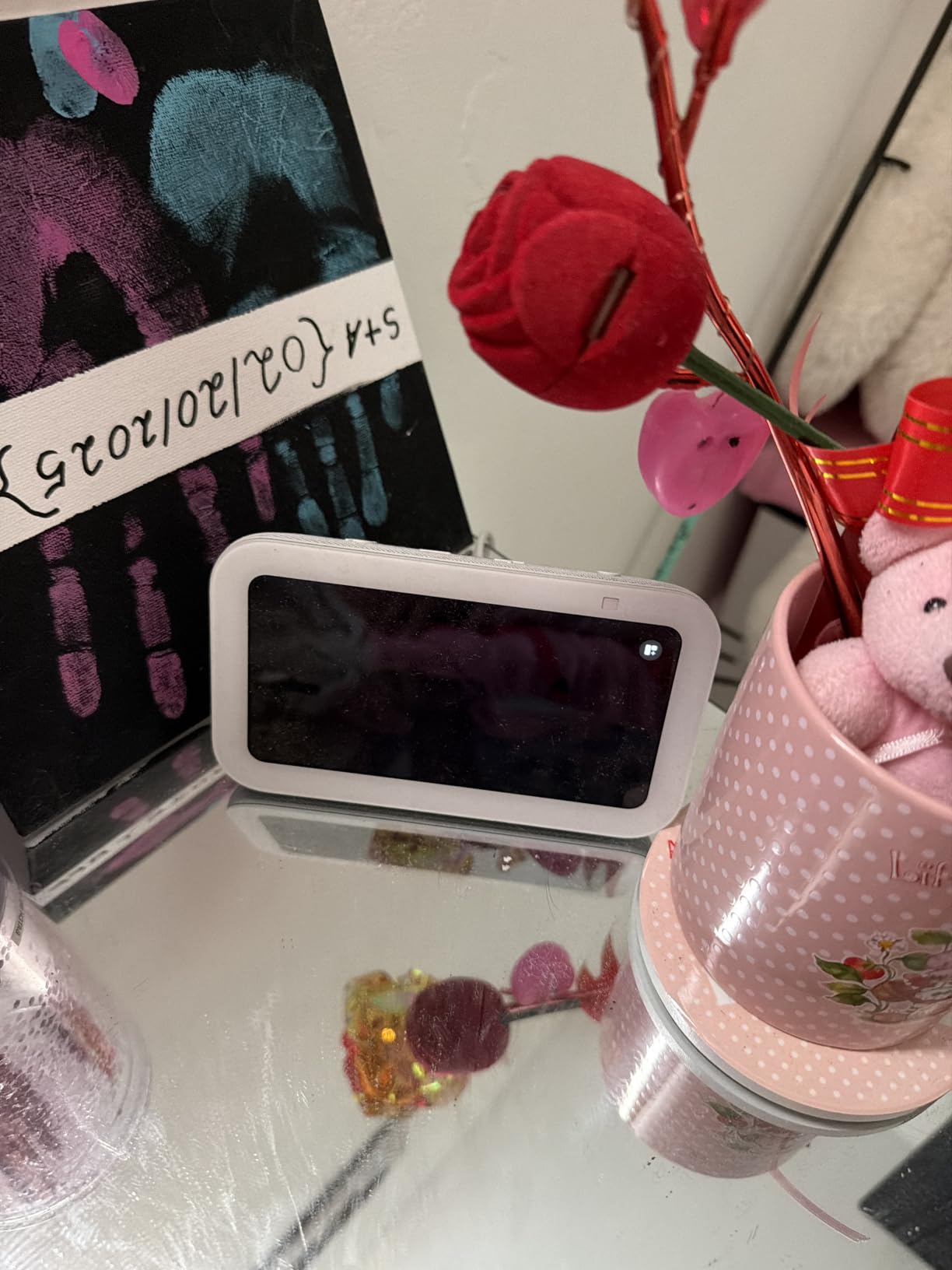 Amazon Echo Show 5 (newest model), Smart display, Designed for Alexa+, 2x the bass and clearer sound, Charcoal customer photo 2