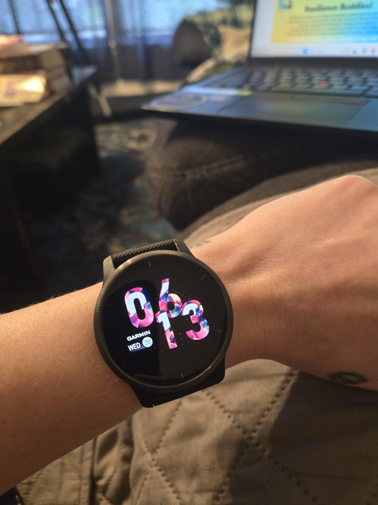 Garmin Venu 2, GPS Smartwatch with Advanced Health Monitoring and Fitness Features, Slate Bezel with Black Case and Silicone Band, 27.9 mm (Renewed) customer photo 2