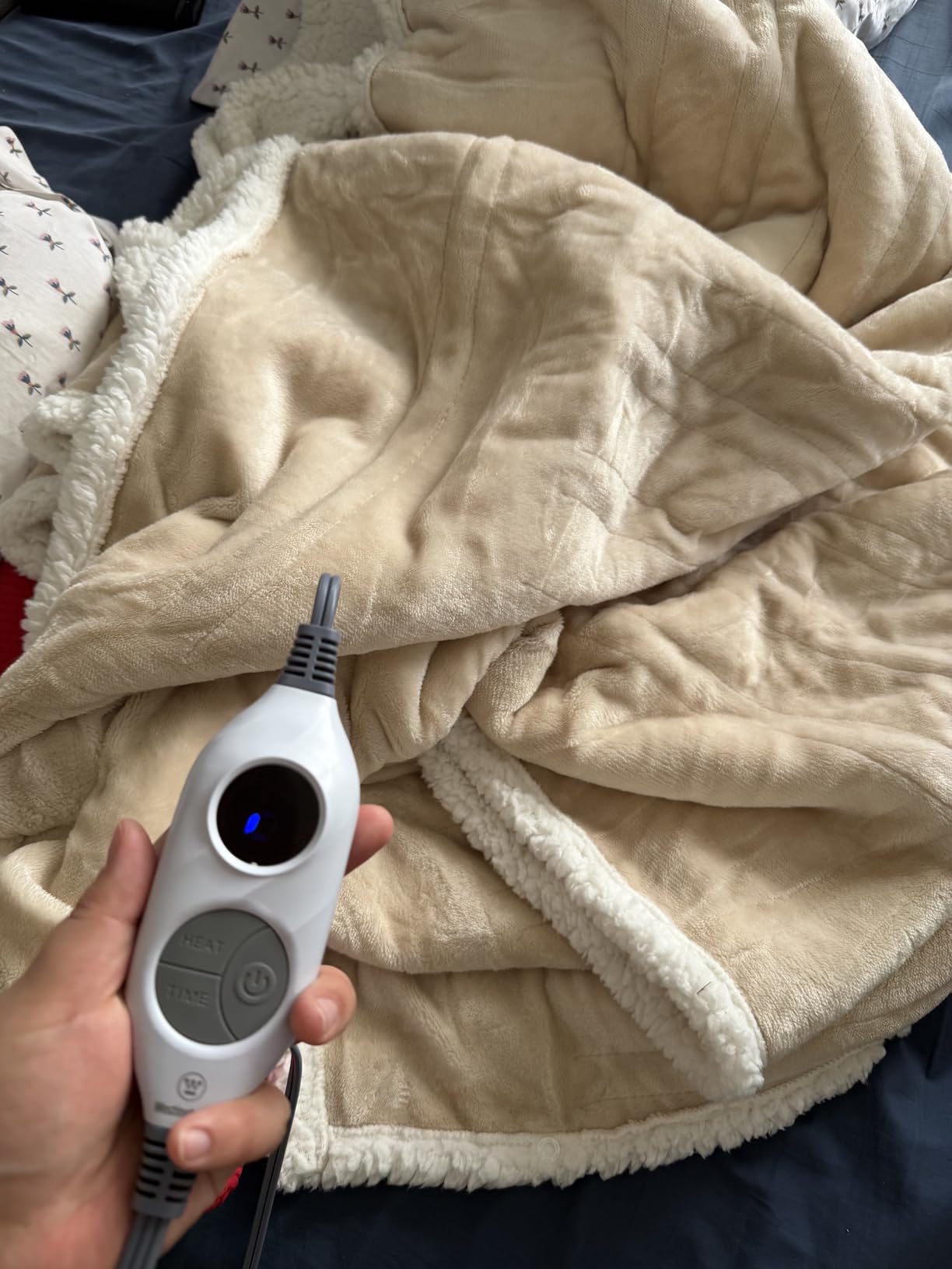 Westinghouse Wearable Heated Throw Blanket, Electric Heated Wrap Poncho Shawl with Pockets, 6 Heating Levels & 2-10 Auto Shut-Off, 50 x 60 Inch, Gift for Family, Friends, Machine Washable, Grey customer photo 2