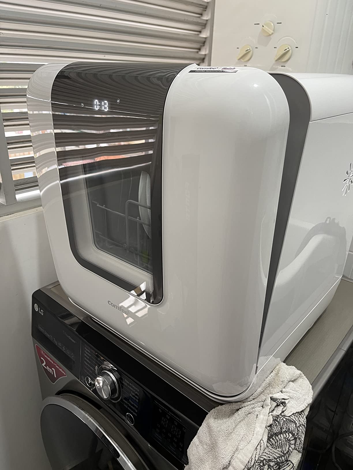 COMFEE' Countertop Dishwasher, Portable Dishwasher with 6L Built-in Water Tank, Mini Dishwasher with More Space Inside, 7 Programs, UV Hygiene& Auto Door Open, for Apartments, Dorms& RVs, White customer photo 1