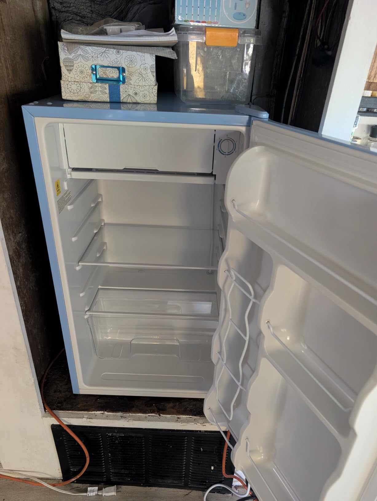 Upstreman 3.2 Cu.Ft Mini Fridge with Freezer, Quiet Efficient Small Fridge, Compact Refrigerator with Adjustable Thermostat, for Dorm, Bedroom, Office, Black-BR321 customer photo 2