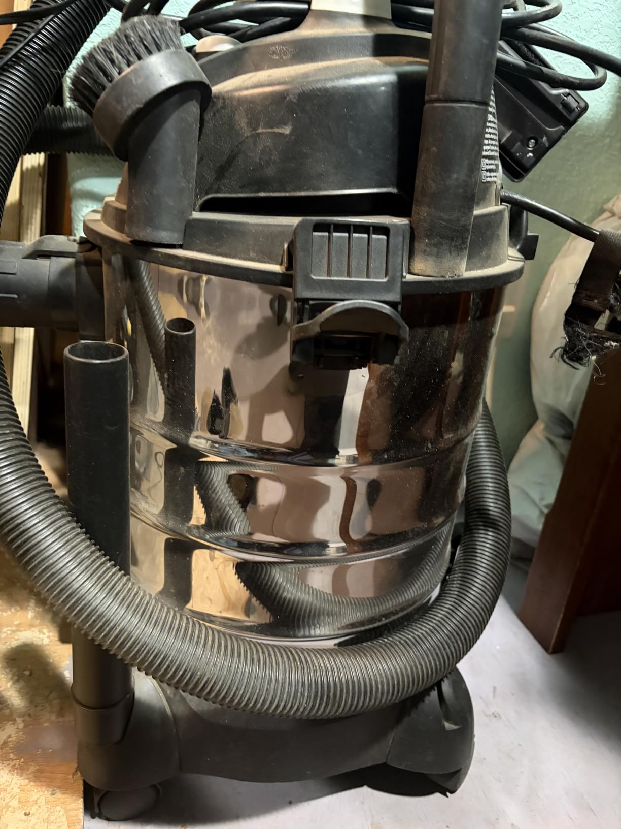 Amazon Basics Wet Dry Shop Vacuum Cleaner, 4 Gallon, 3 HP Stainless Steel customer photo 1