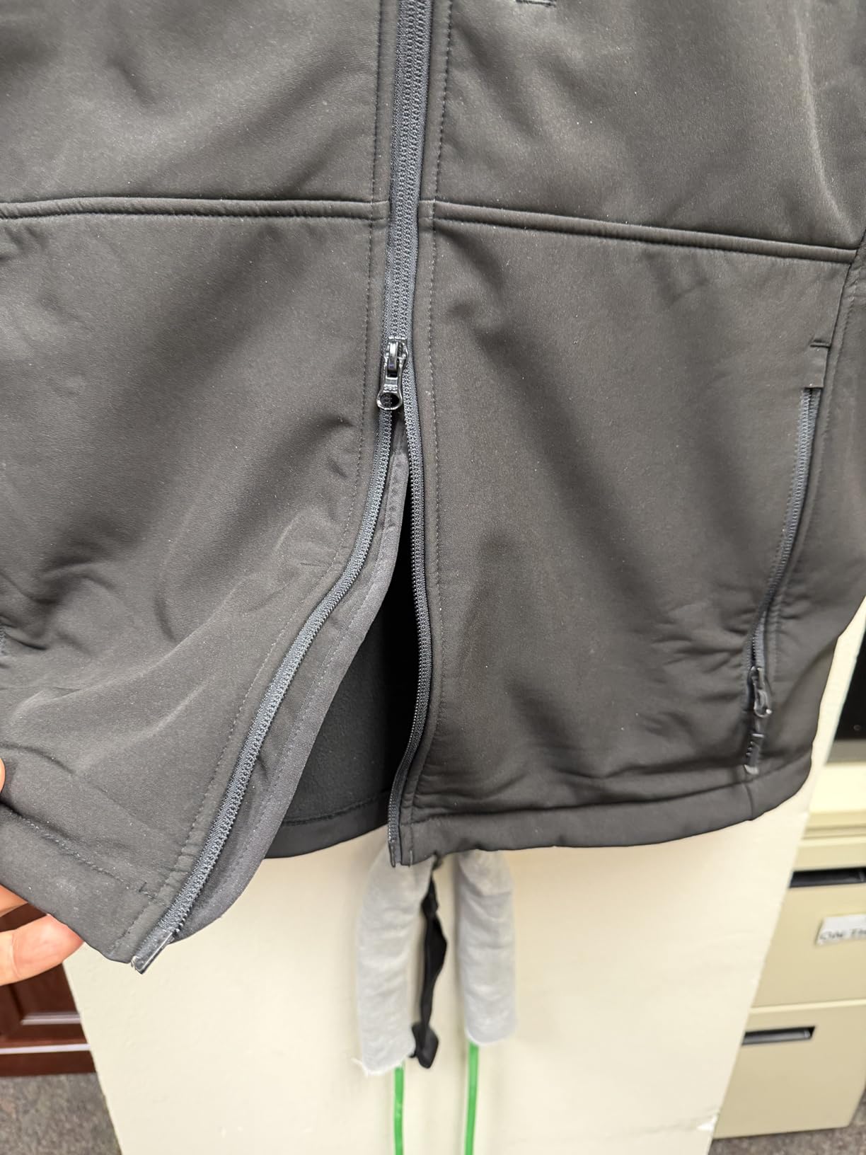 33,000ft Men's Lightweight Softshell Vest Hooded Outerwear Zip Up Fleece Lined Windproof Sleeveless Jacket for Golf Running customer photo 1