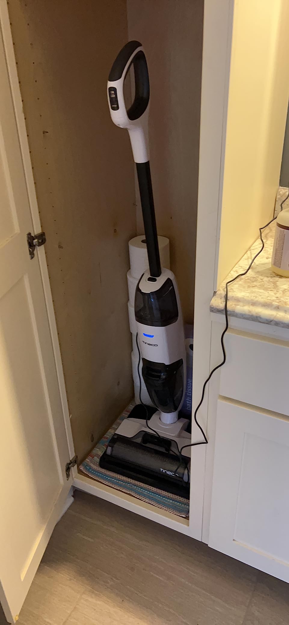 Tineco iFLOOR 2 Complete Wet Dry Vacuum, Hard Floor, Cordless | Vacuums and washes simultaneously, dual-tank system, 90% water recovery, self-propelled, self-cleaning customer photo 1
