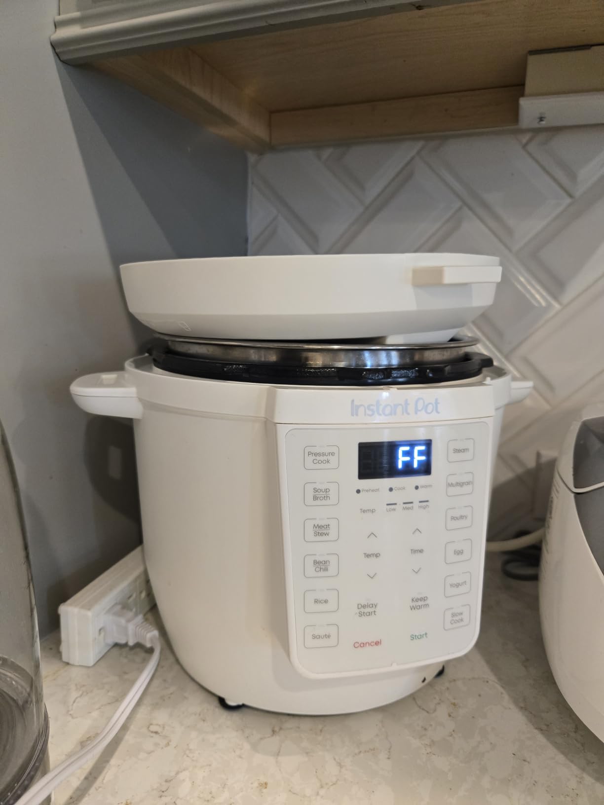 Instant Pot Rio 6 Qt 7-in-1 Electric Pressure Cooker, Black customer photo 1