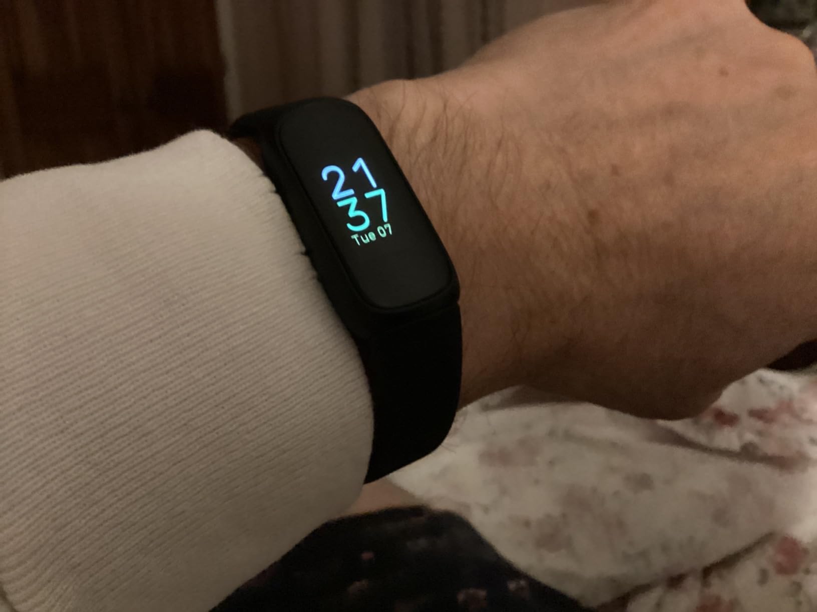 Google Fitbit Inspire 3 - Midnight Zen/Black - Stress management, sleep tracking, 24/7 heart rate, 3-month Google Health Premium membership included customer photo 2