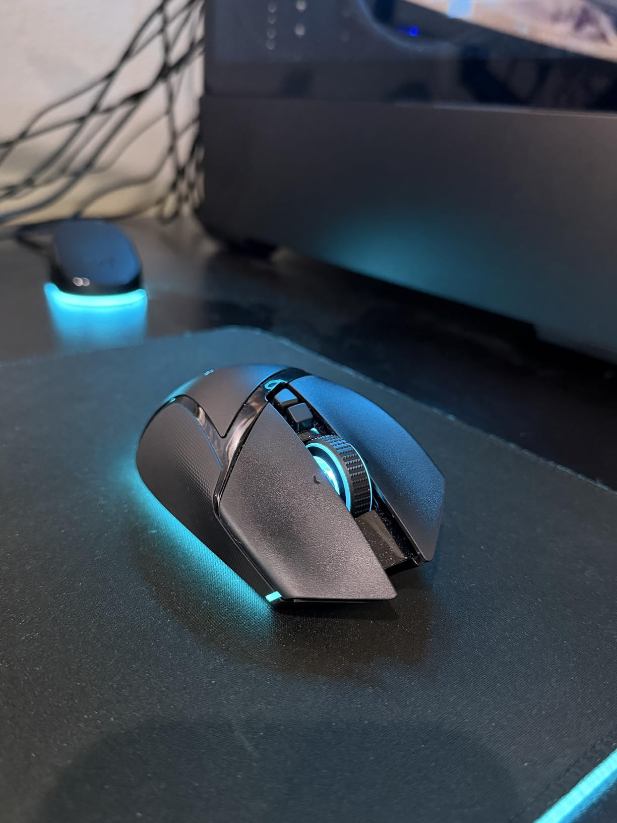 Razer Basilisk V3 Pro Customizable RGB Wireless Gaming Mouse, Black | Optical Switches Gen-3, HyperScroll Tilt Wheel, RGB, 11 Programmable Buttons, Focus Pro 30K Optical Sensor, 150 Hr Battery customer photo 1