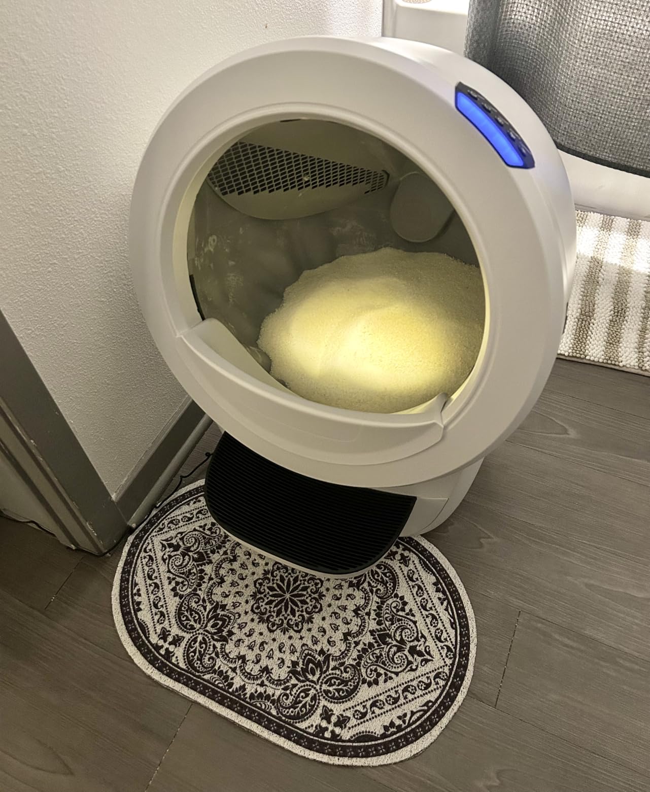 Litter-Robot 4 by Whisker, White | Automatic, Self-Cleaning Cat Litter Box, Helps Reduce Litter Box Odors, Works with Any Clumping Litter customer photo 1