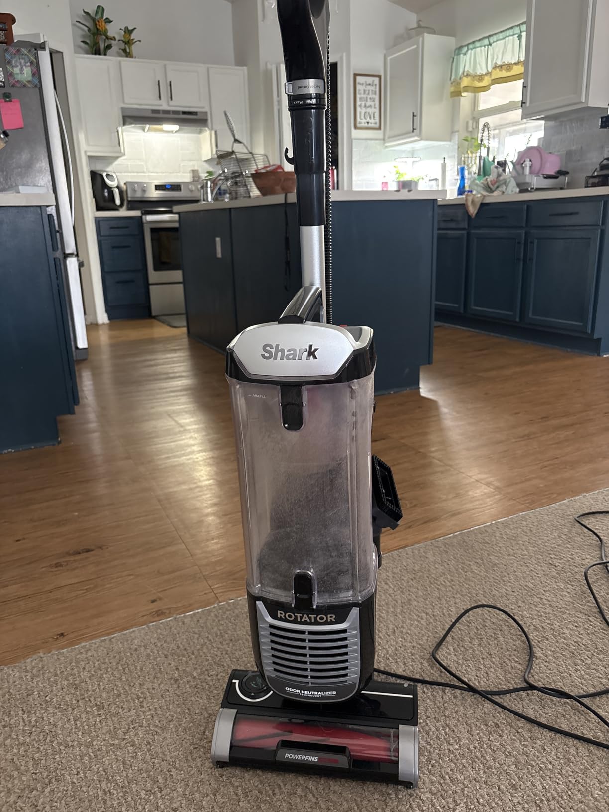 Shark ZU102 Rotator Pet Upright Vacuum with PowerFins HairPro & Odor Neutralizer Technology, Charcoal, 2.9 L Dust Cup customer photo 1