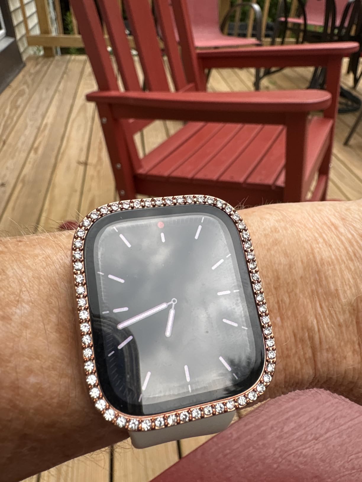 Apple Watch Series 8 [GPS + Cellular, 41mm] Starlight Aluminum Case with Starlight Sport Band, M/L (Renewed) customer photo 1