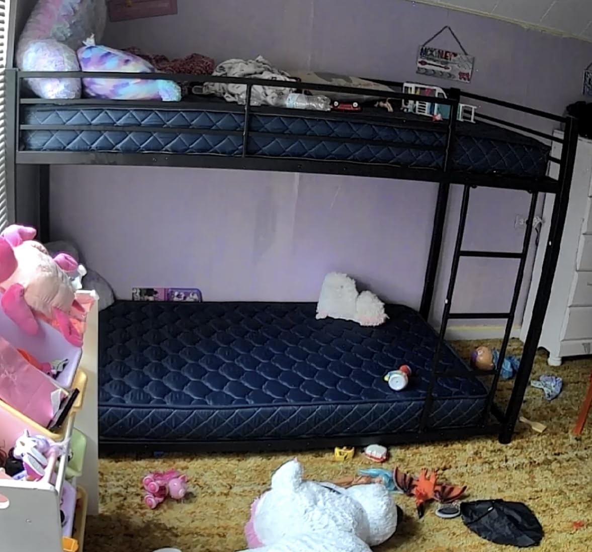 Giantex Twin Over Twin Metal Bunk Beds, Heavy Duty Bed Frame with Safety Guard Rail & Ladder, Low Floor Bunk Bed for Boys Girls Adults Dormitory Bedroom, Noise Free, No Box Spring Needed (Silver) customer photo 1