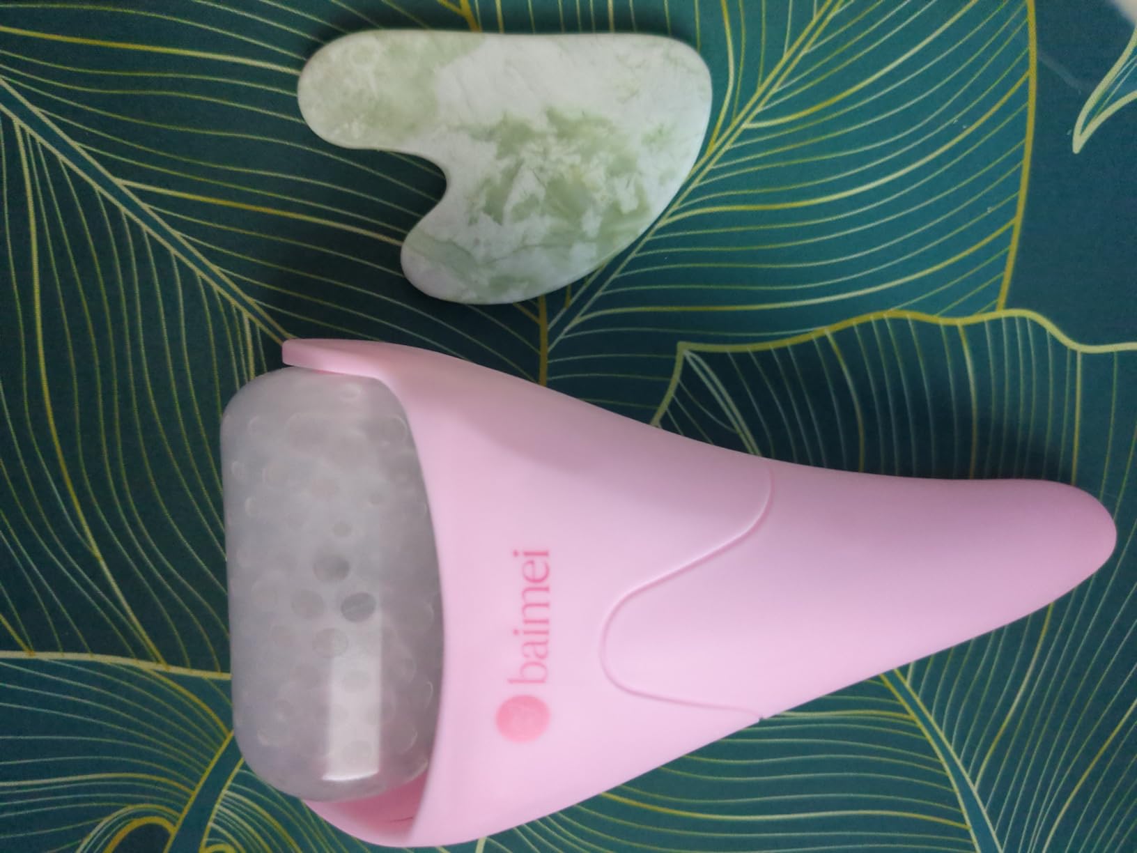 BAIMEI IcyMe Cryotherapy Ice Roller and Gua Sha Facial Tools Reduces Puffiness, Skin Care Tools for Face Massager Self Care Gift for Men Women - Green customer photo 1