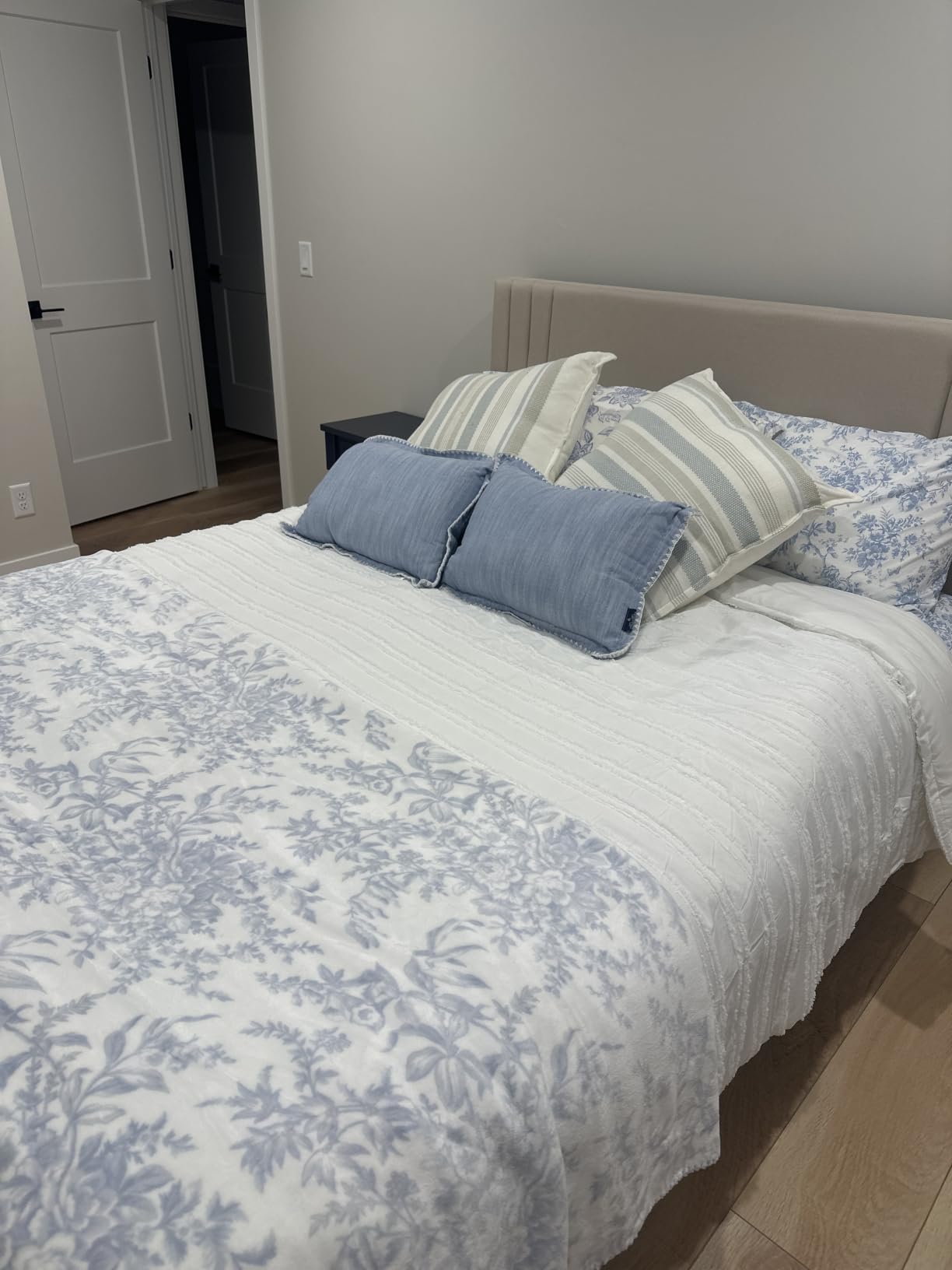 Gizoon Queen Bed Frame with Wingback Headboard customer photo 1