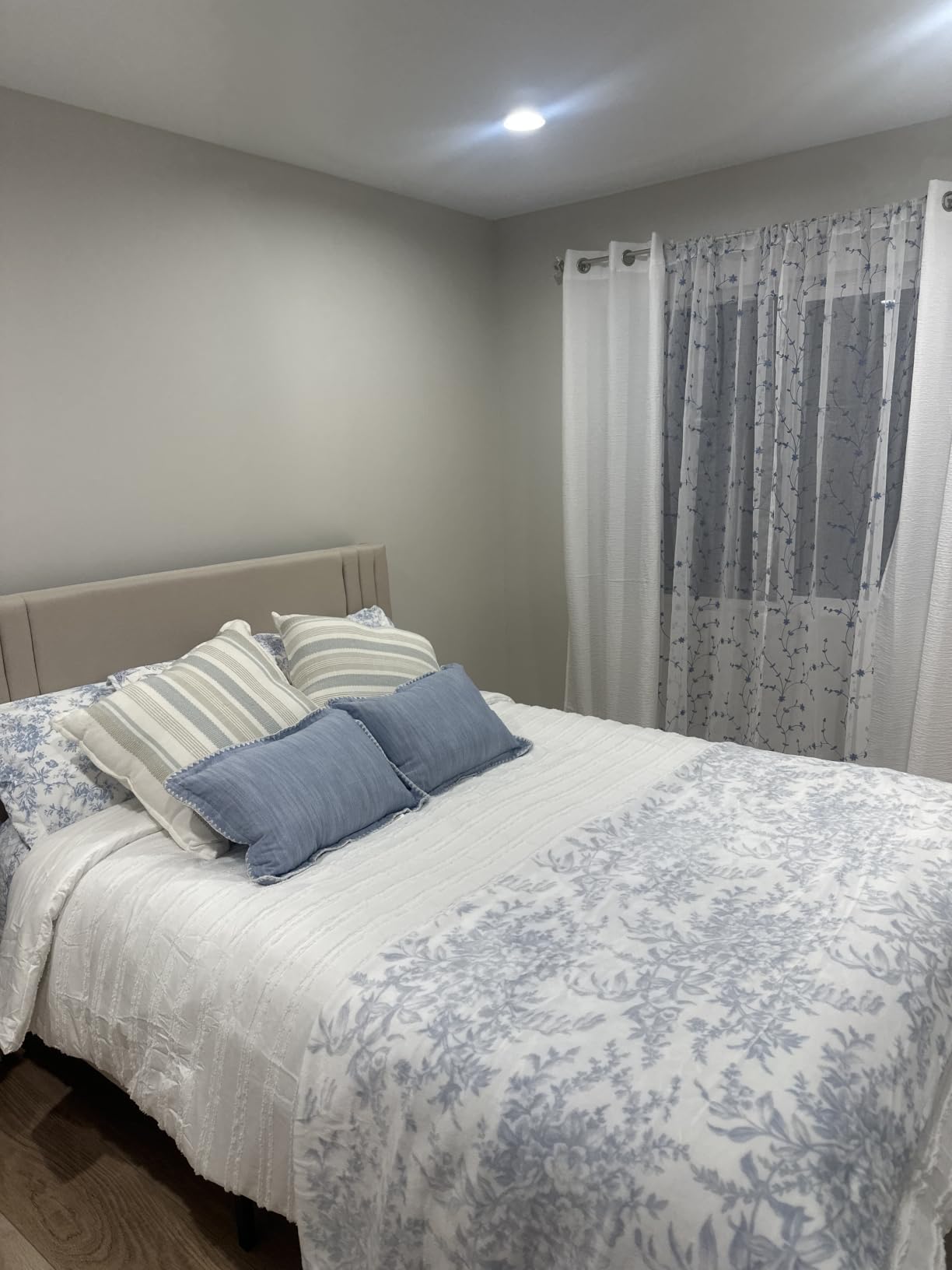 Gizoon Queen Bed Frame with Wingback Headboard customer photo 2