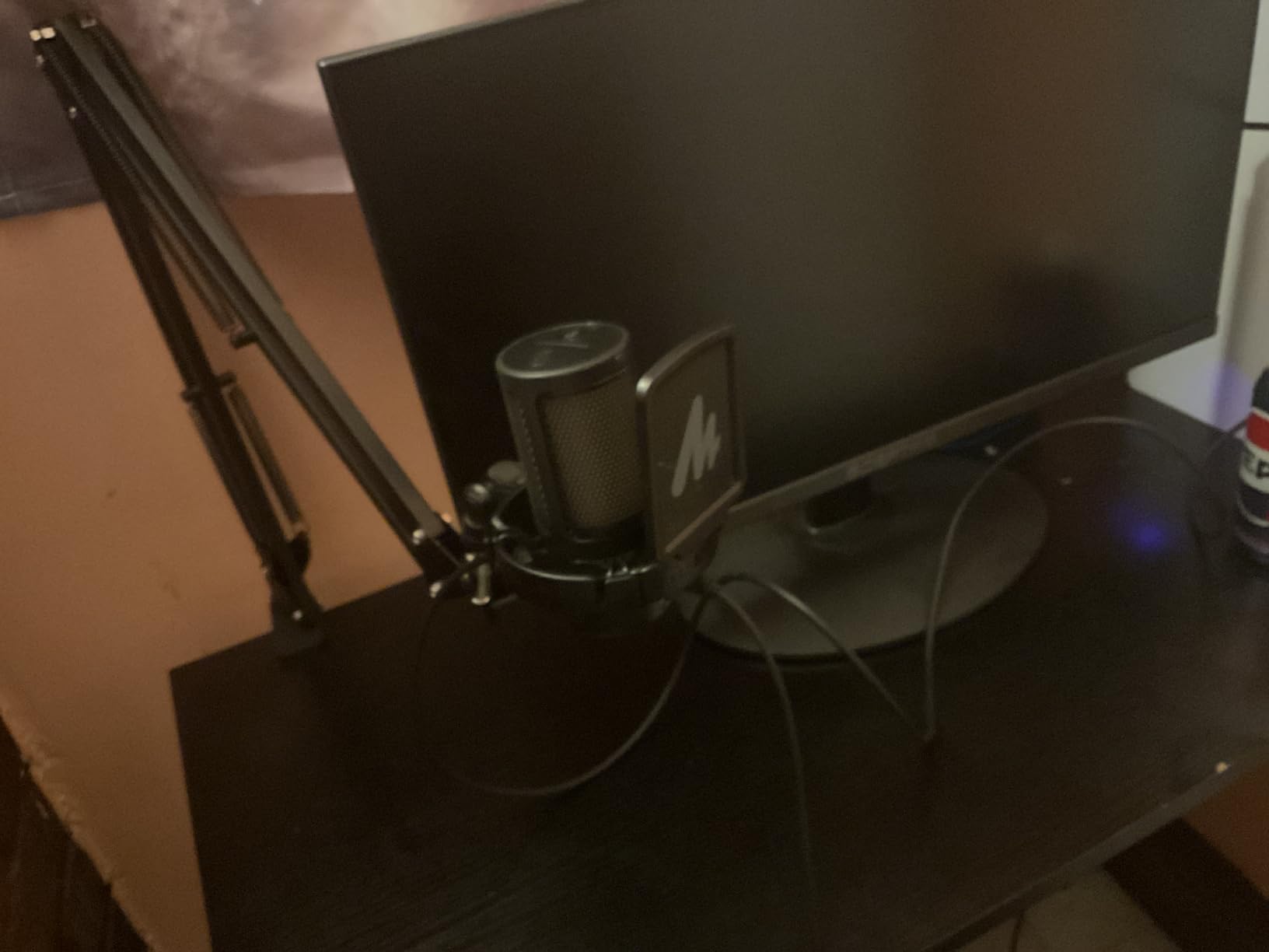 DGM20S USB Microphone for PC with Clear Voice & Noise Reduction | RGB Lighting, Tap-to-Mute, Gain Control, Monitoring and Boom Arm for Discord Gaming, Streaming, Content Creation. White customer photo 2