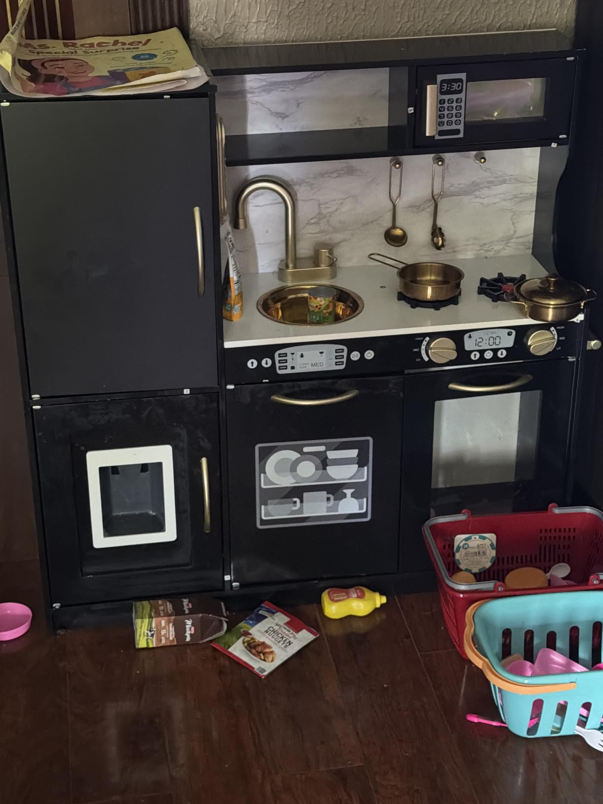 Wooden Play Kitchen for Kids, Pretend Play Cooking Toy Set with Sink, Oven, Microwave, Refrigerator, Ice Maker & Accessories, Kitchen Playset for Toddlers Ages 3+ - White customer photo 2