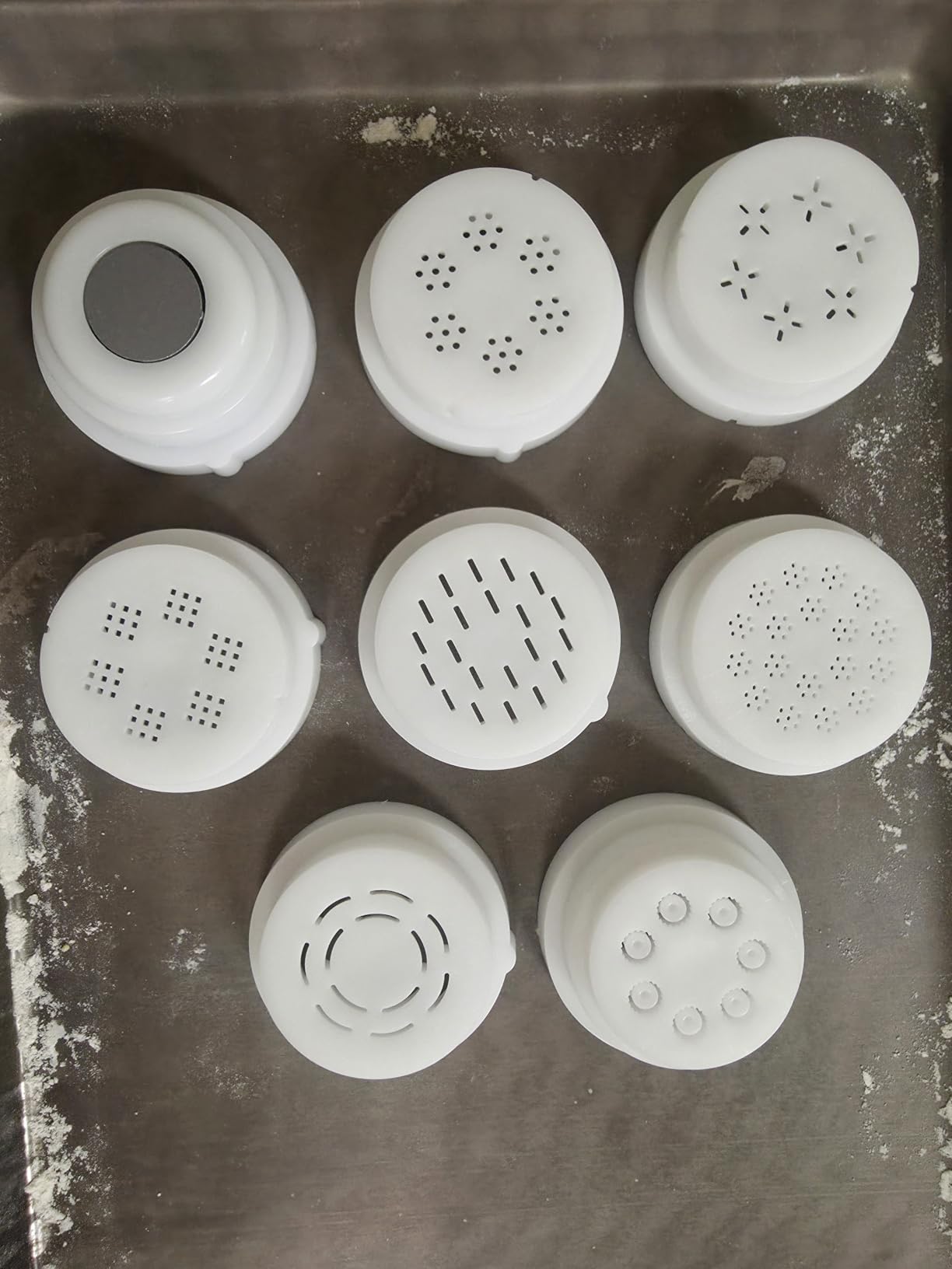Philips 7000 Series Pasta Maker, ProExtrude Technology 150W, 8 discs, Perfect Mixing Technology, Prepare up to 8 Portions, HomeID App, White (HR2660/03) customer photo 1