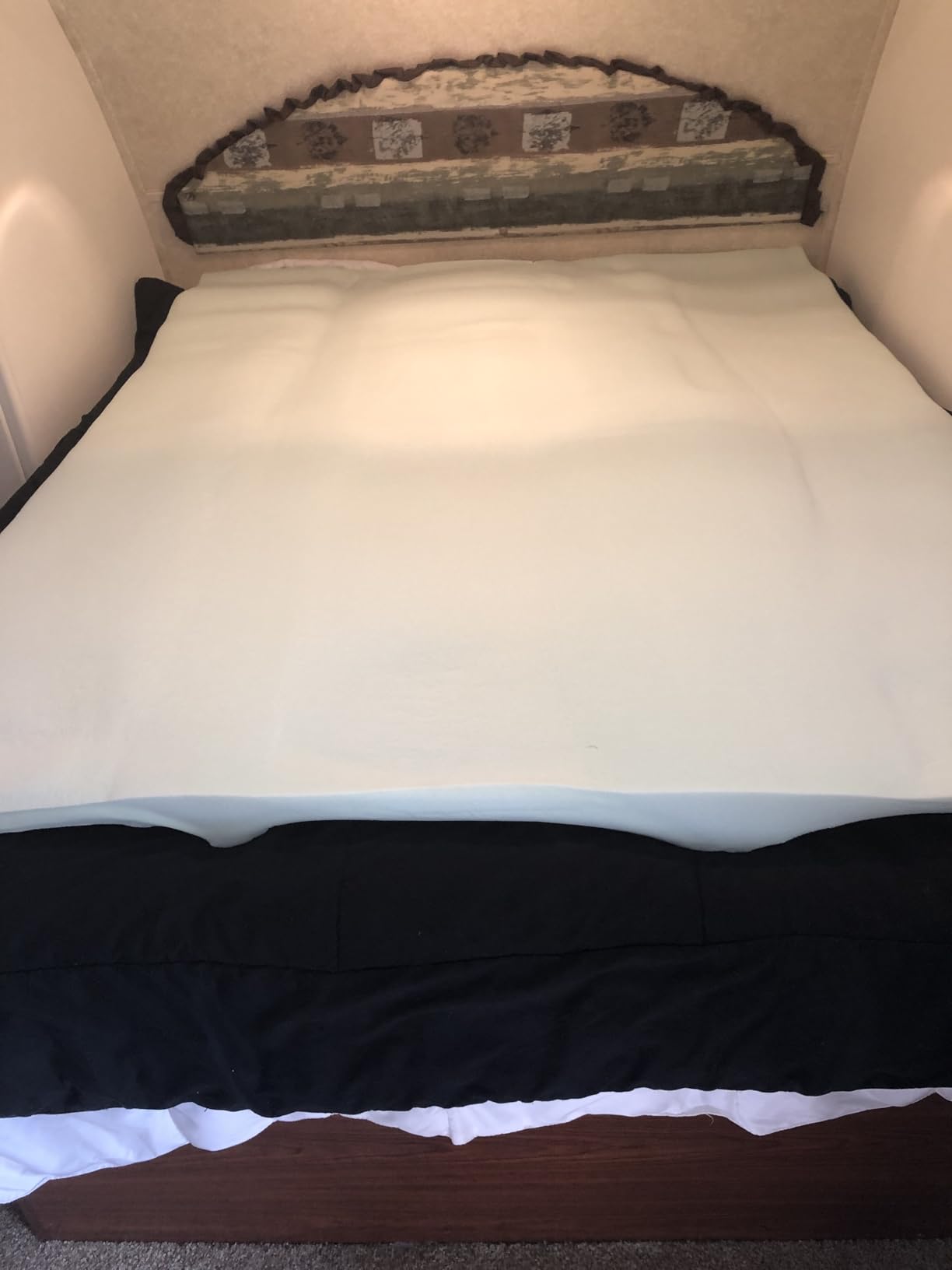 ZINUS 4 Inch Green Tea Memory Foam Mattress Topper, Pressure-Relieving Layer, Ideal for Back Pain Relief, Compact WONDERBOX Packaging, CertiPUR-US Certified, King customer photo 2