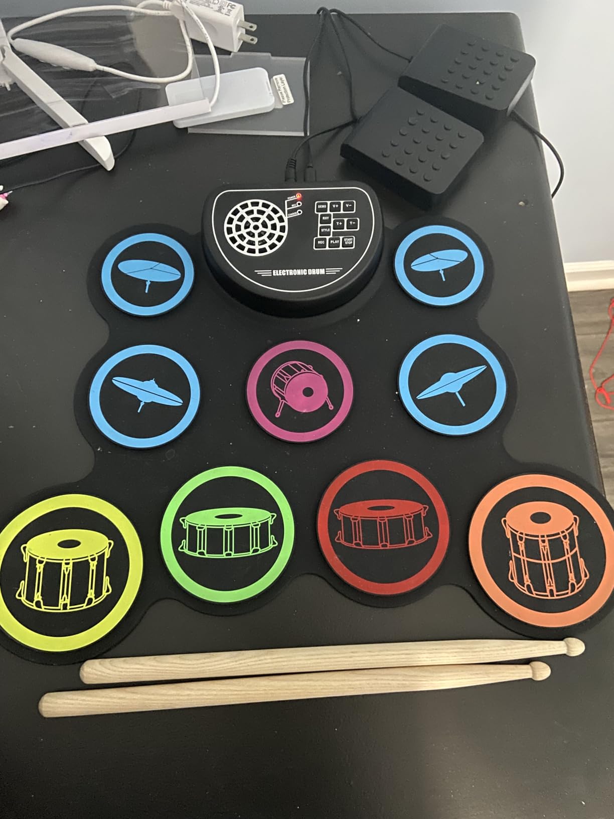 Sboet Electronic Drum Set, 9-Drum Practice Pad with Headphone Jack, Roll-up Drum Kit Machine with Built-in Speaker Drum Pedals and Sticks 10 Hours Playtime customer photo 2