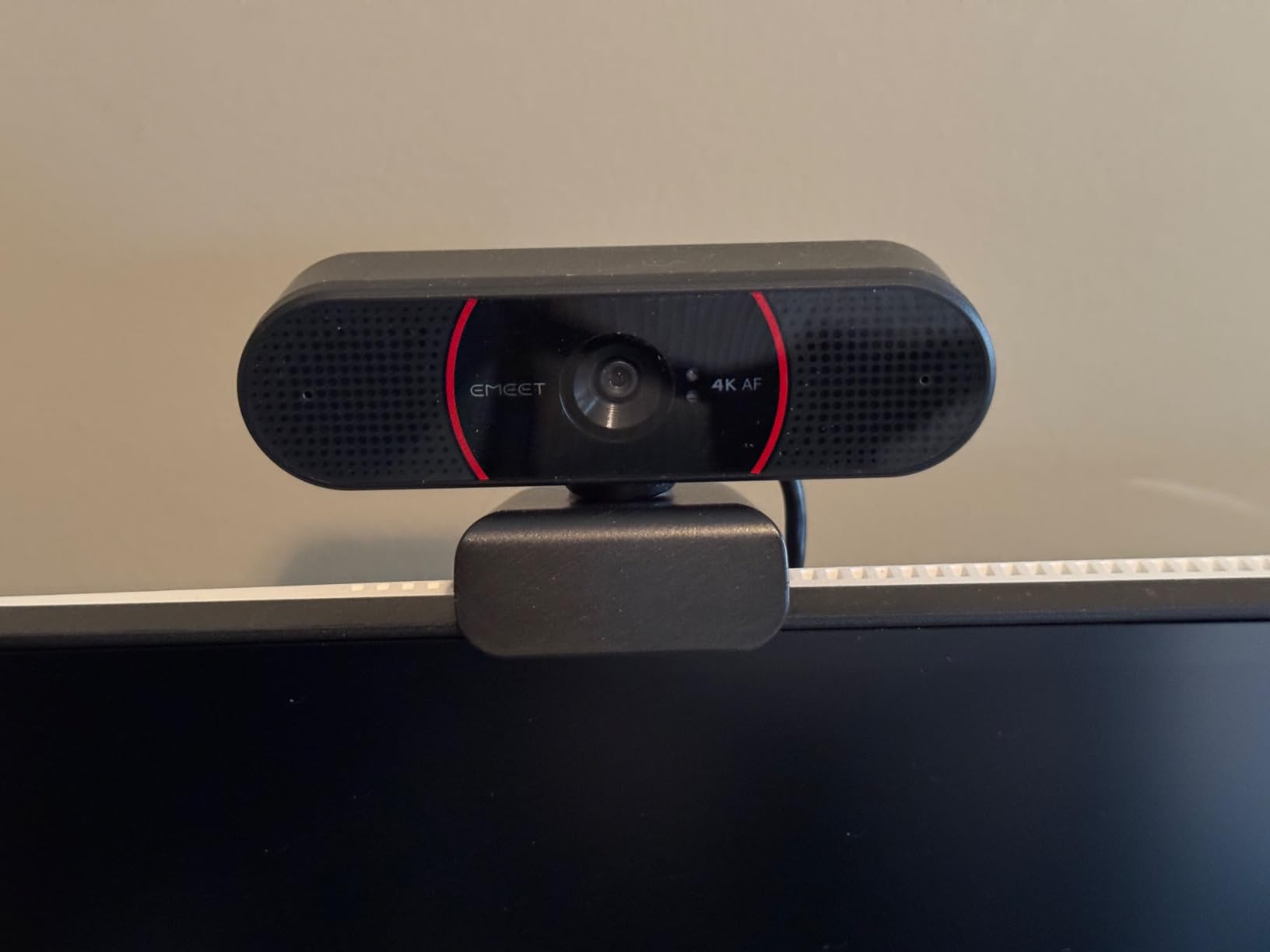 EMEET C960 4K Webcam for PC, 4K UHD CMOS Sensor, PDAF Auto Focus, Dual Omnidirectional Mics, Auto Light Correction, 73° FOV, Plug&Play Webcam w/Privacy Cover, Works w/Zoom/Teams/Skype/Google Meet customer photo 1