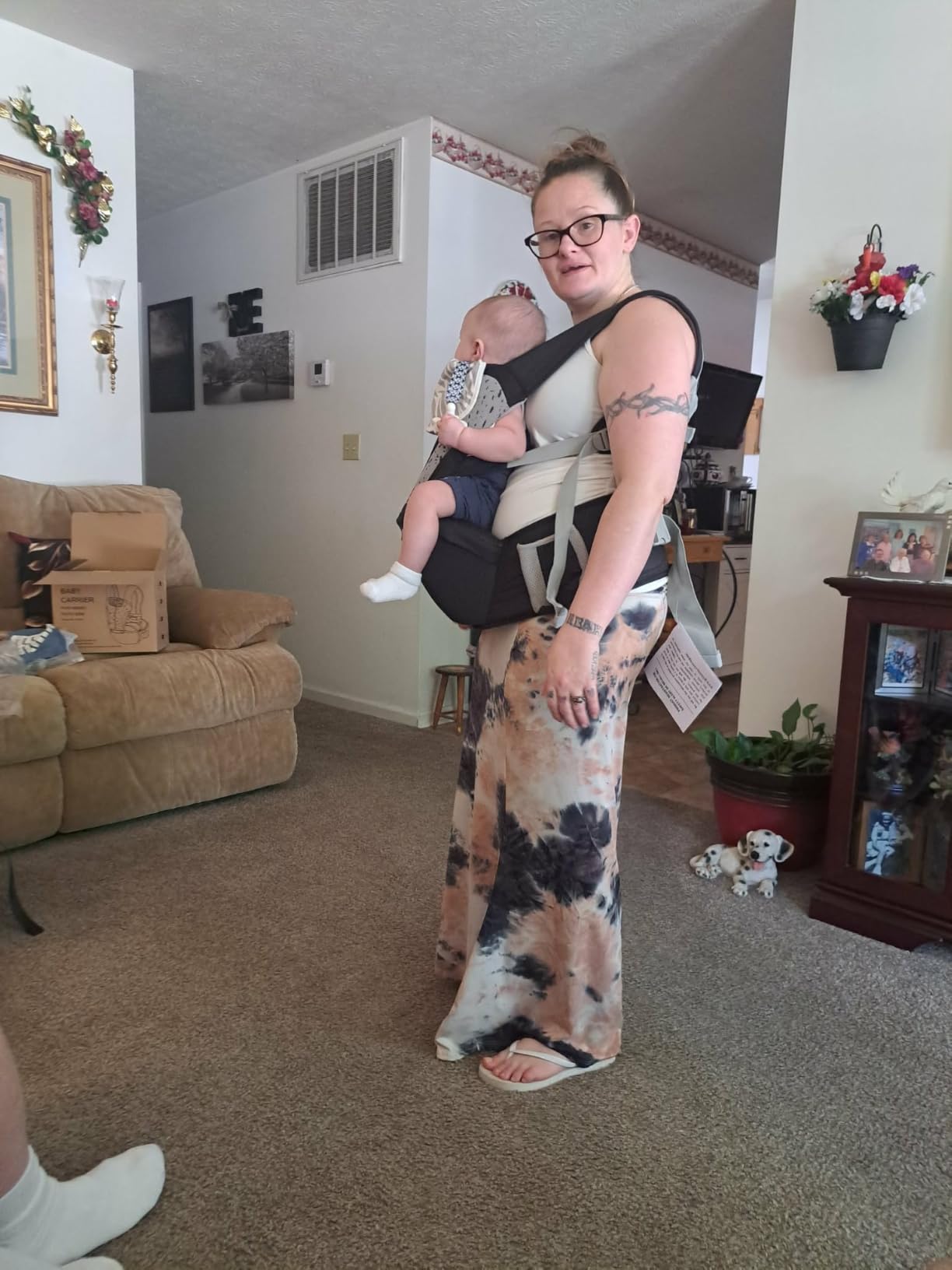 MOMTORY Safety-Certified 6-in-1 Baby Carrier Newborn to Toddler, Black | Plus Size Friendly, 6 Carry Positions, Ergonomic Hip Support, Cozy Baby Carrier with Hipseat for 7-50lbs, All Seasons customer photo 2