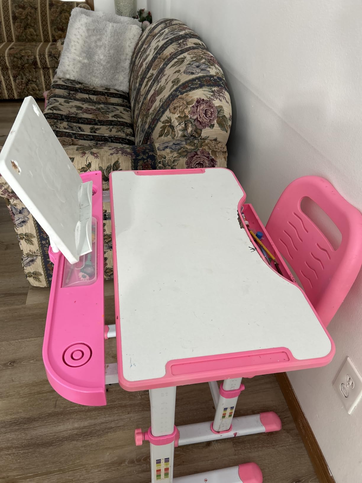Diroan Kids Desk and Chair Set with LED Light, Height-Adjustable for Age 7+ | Ergonomic, Large 0-45° desk, Sturdy steel frame, Storage drawer, Bookstand, Metal hook customer photo 1