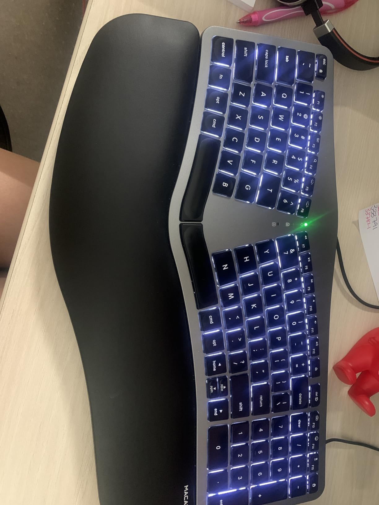 Macally Wired Ergonomic Keyboard for Mac - Compatible Backlit Apple Keyboard with Wrist Rest (Curved for Comfort) for MacBook Pro/Air, iMac, Mac mini customer photo 1
