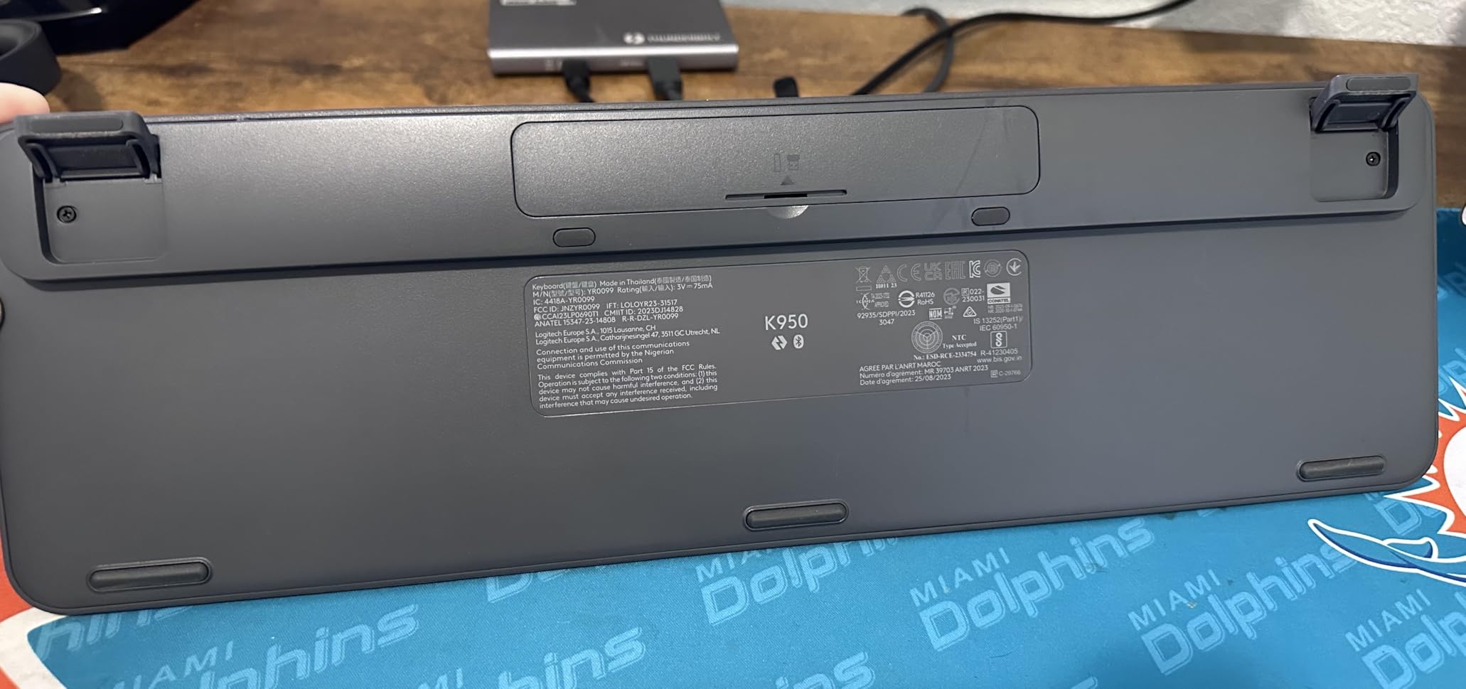 Logitech Signature Slim K950 Wireless Keyboard, Sleek Design, Switch Typing Between Devices, Quiet Typing, Bluetooth, Multi-OS, Windows, Mac, Chrome - Graphite customer photo 2