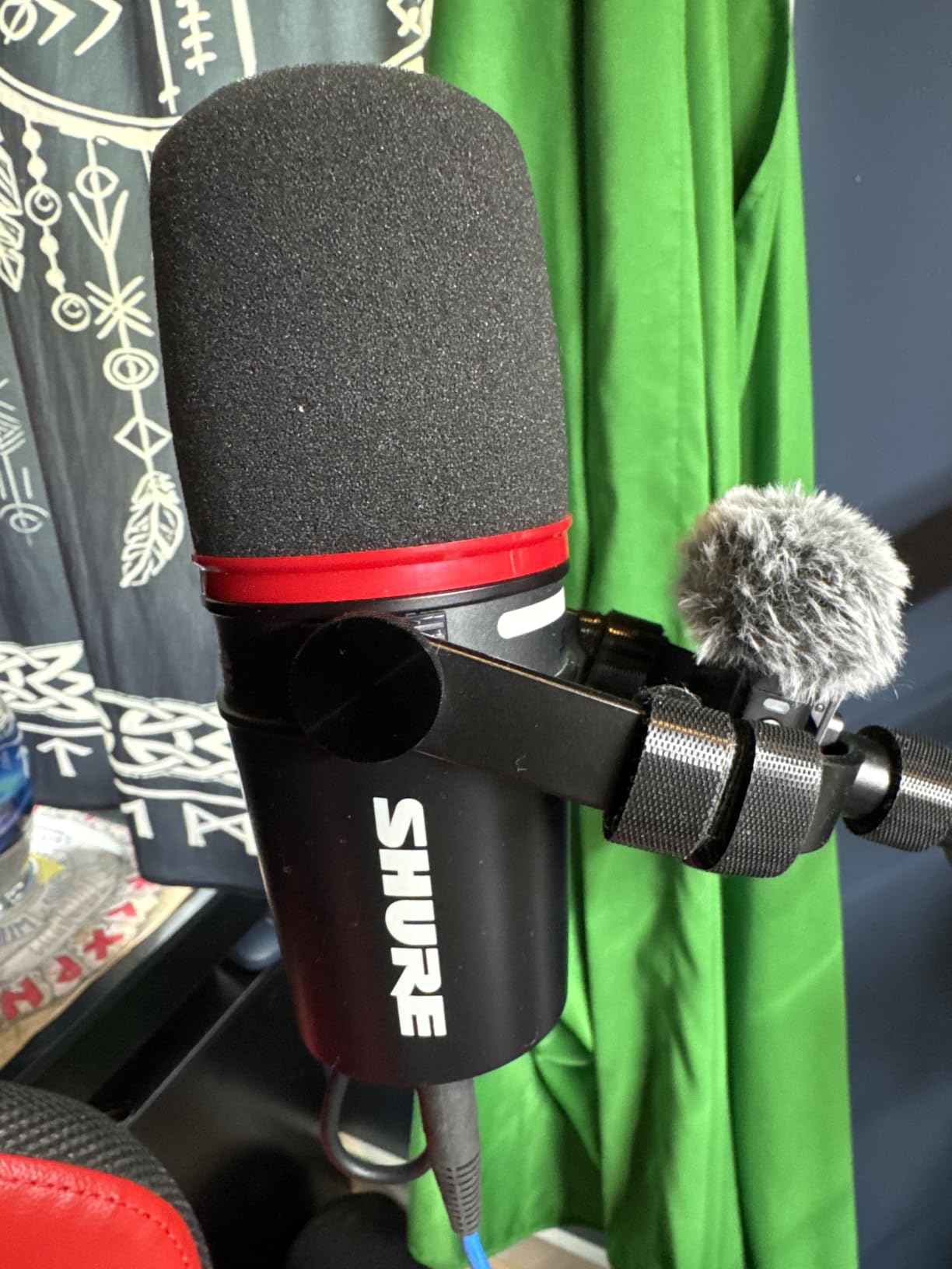 Shure MV7+ Dynamic Microphone - USB-C & XLR Podcast Mic for Streaming, Recording & Broadcasting, OBS Certified, Auto Level Mode, LED Panel customer photo 2