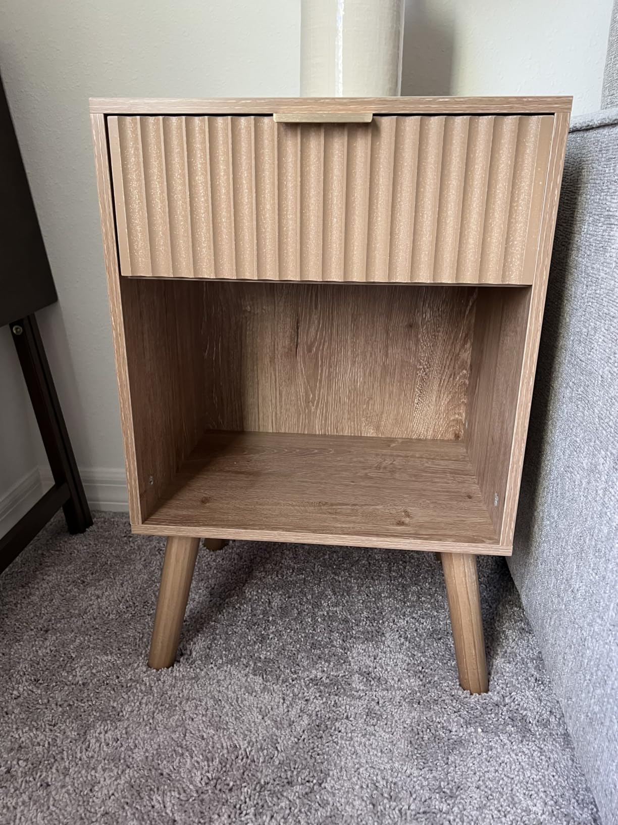 Fultyle Mid Century Modern Nightstand, Wood Bedside Table with Drawer and Open Storage, End Table Living Room Fluted Night Stand with Solid Wood Legs for Bedroom (Rustic Brown) customer photo 1