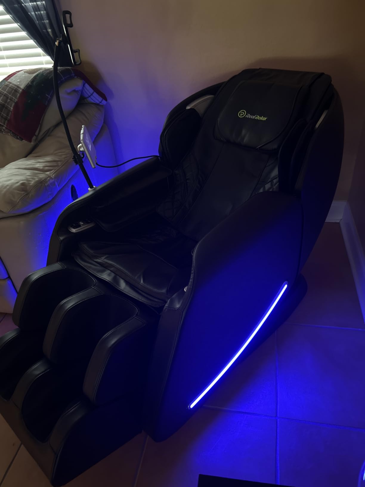 Real Relax Massage Chair Full Body with Unique Phone Controller, Zero Gravity 3D SL-Track Recliner with APP Control, Child Lock,Pause Button, Favor-06, Black customer photo 2